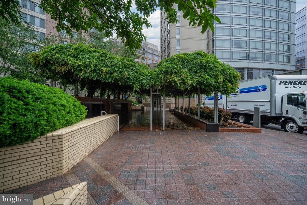 851 N Glebe Rd #1407