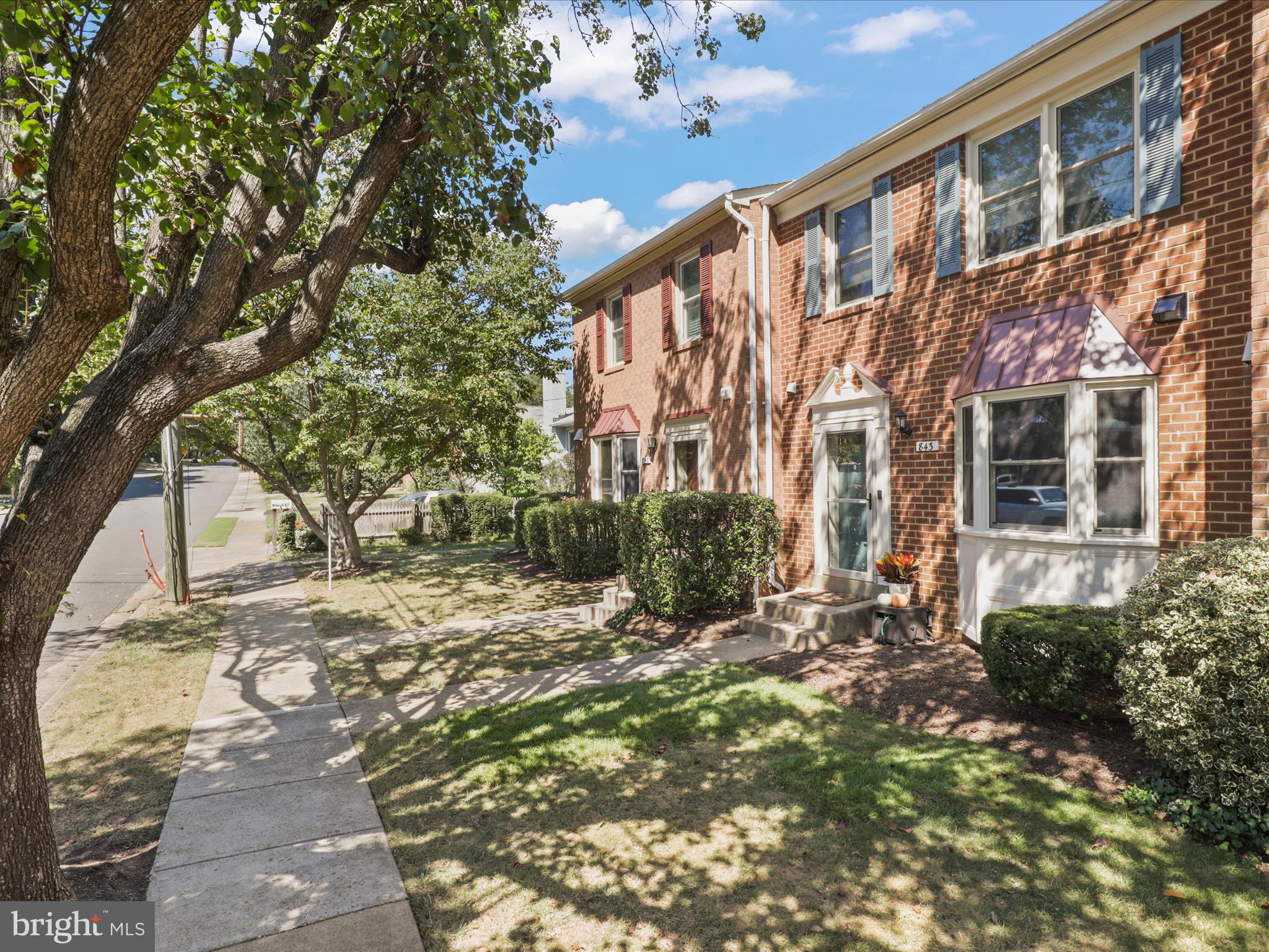 843 N GREENBRIER STREET