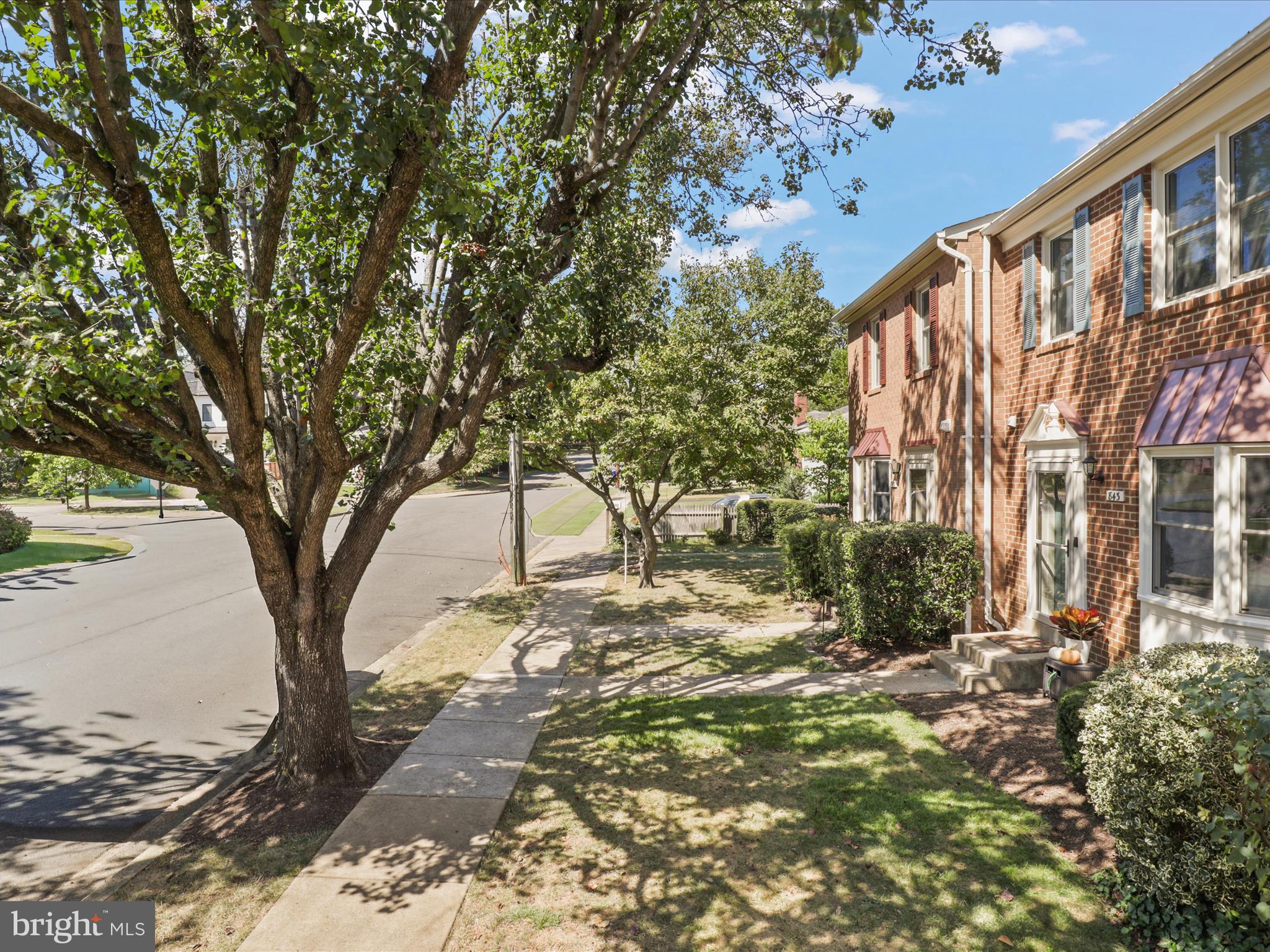 843 N GREENBRIER STREET