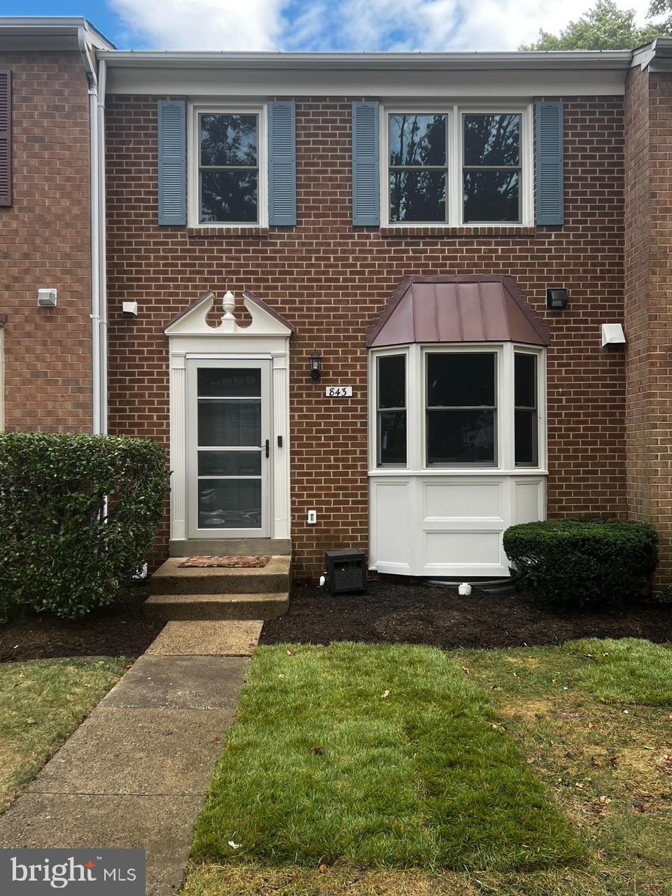 843 N GREENBRIER STREET