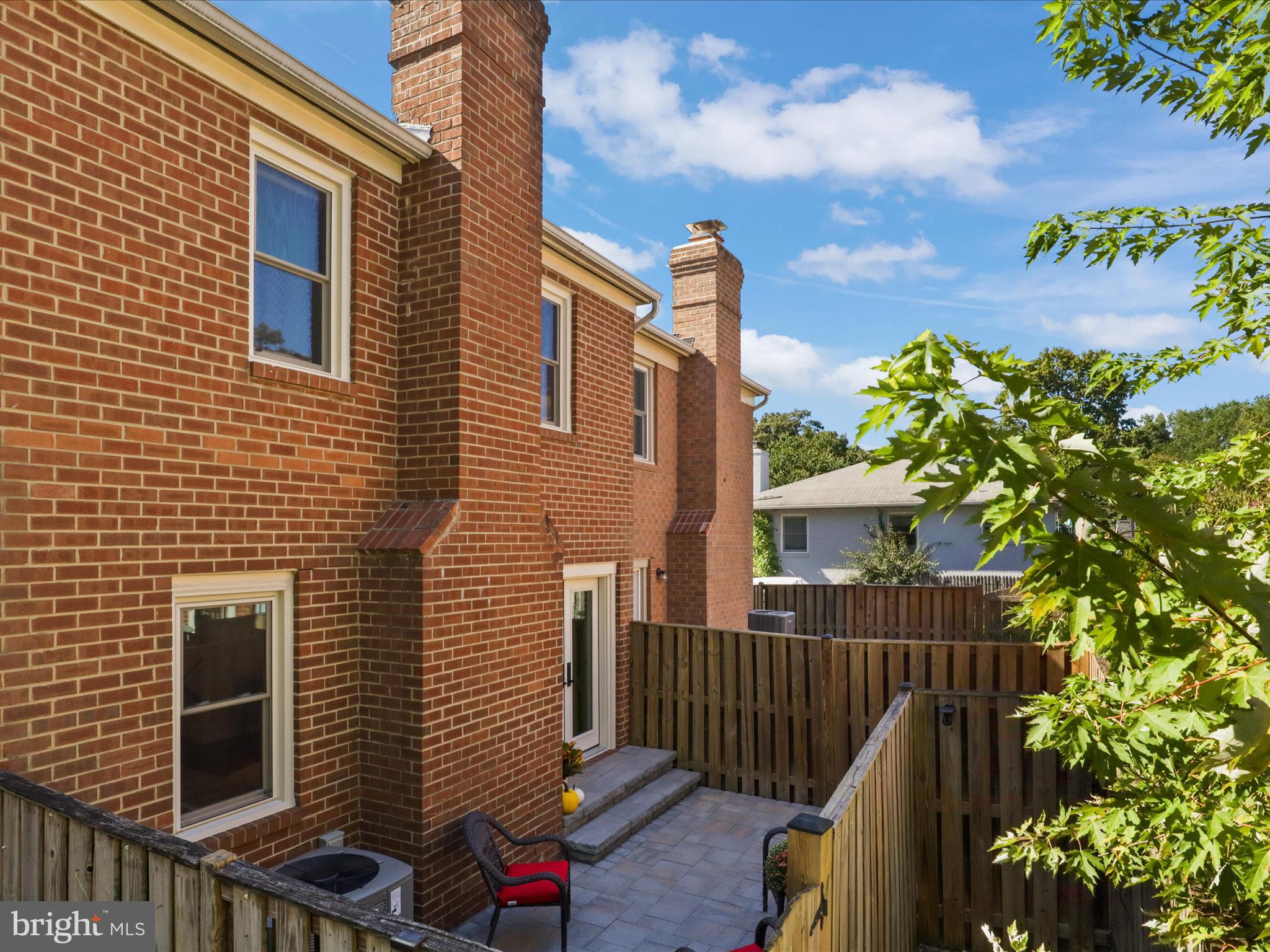 843 N GREENBRIER STREET