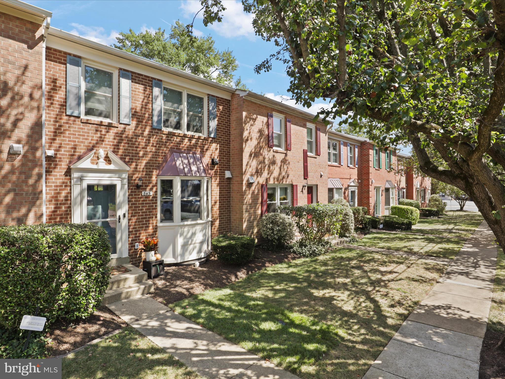 843 N GREENBRIER STREET