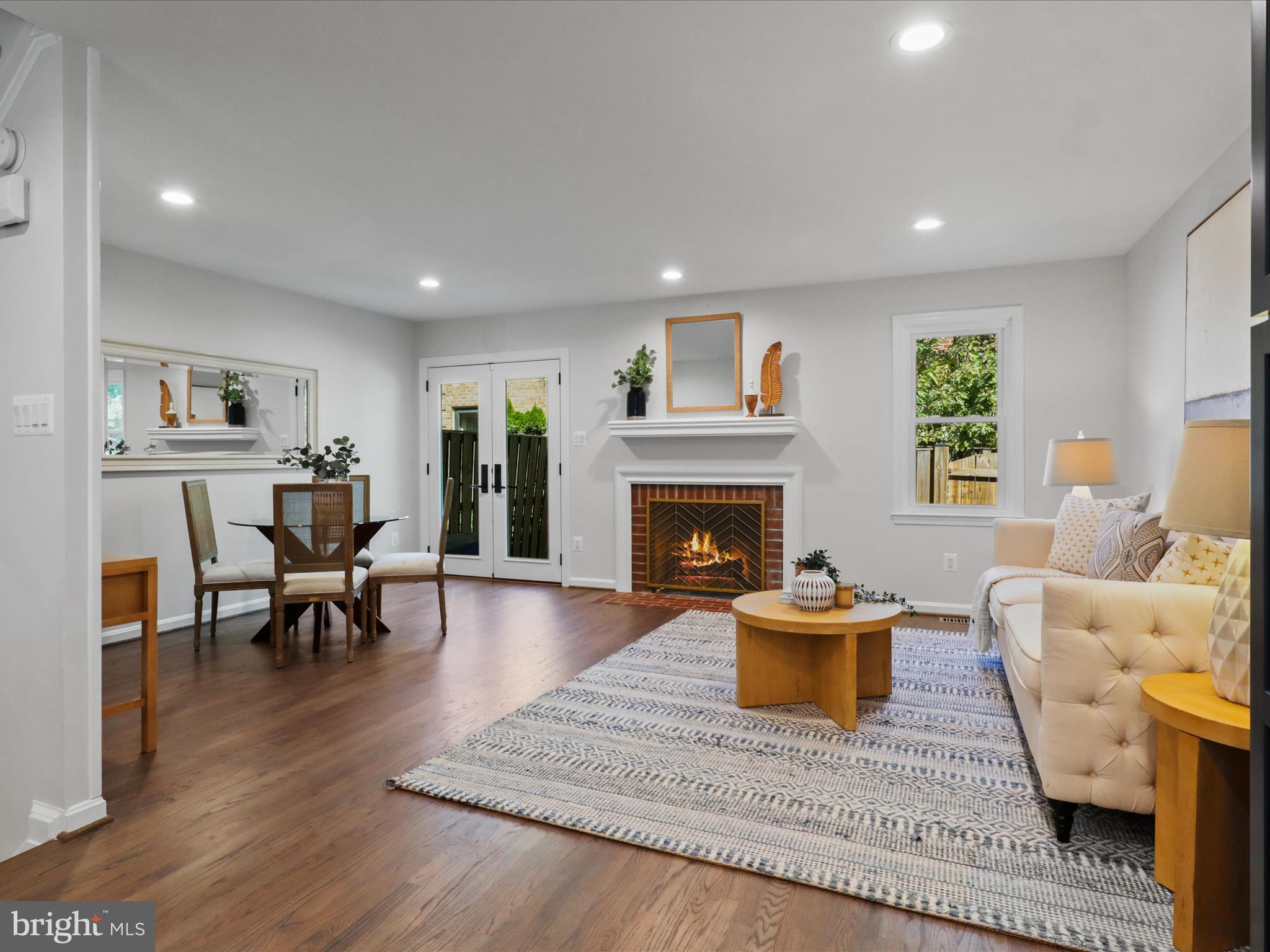 843 N GREENBRIER STREET