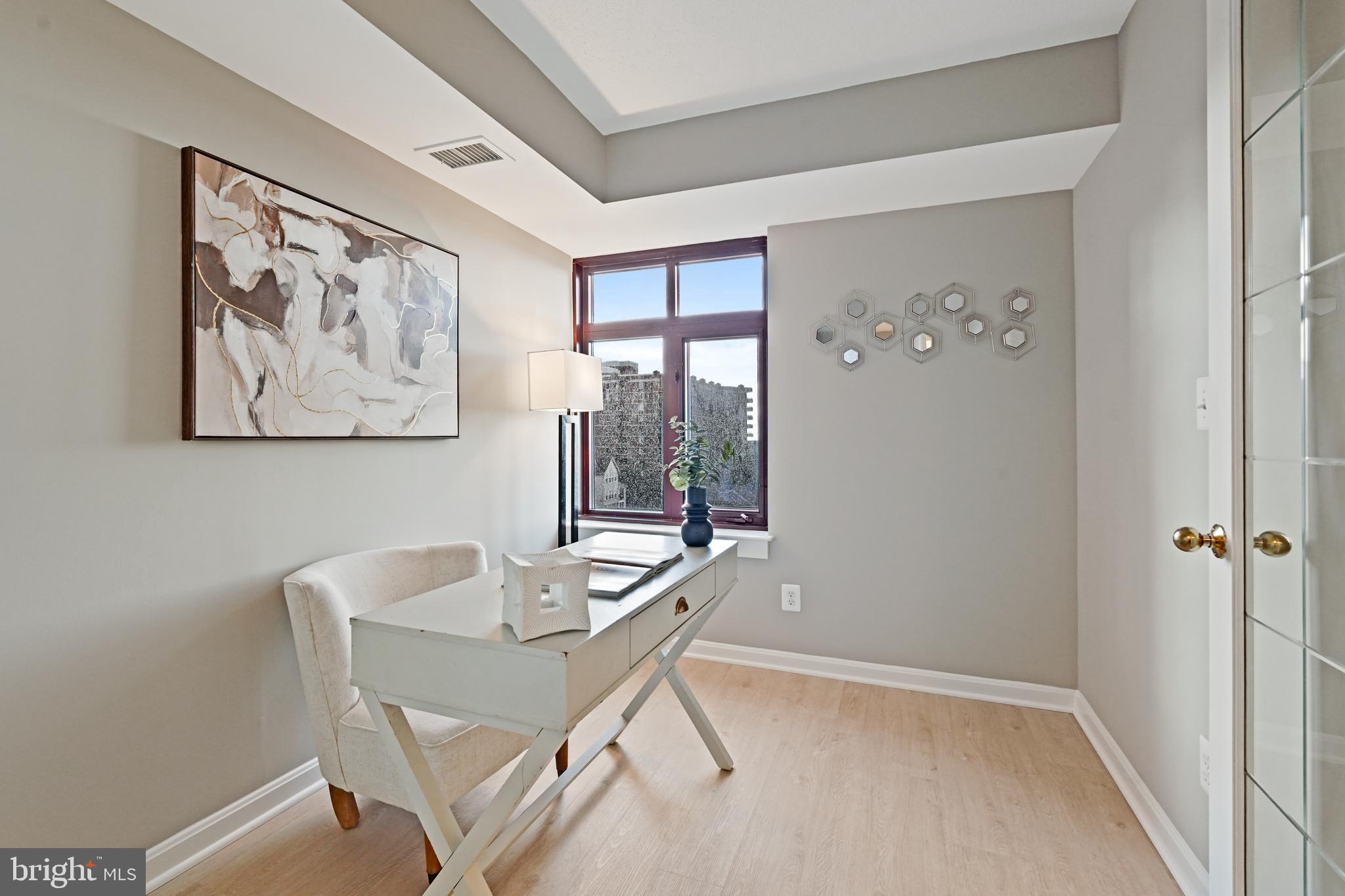 2400 Clarendon Blvd #811
