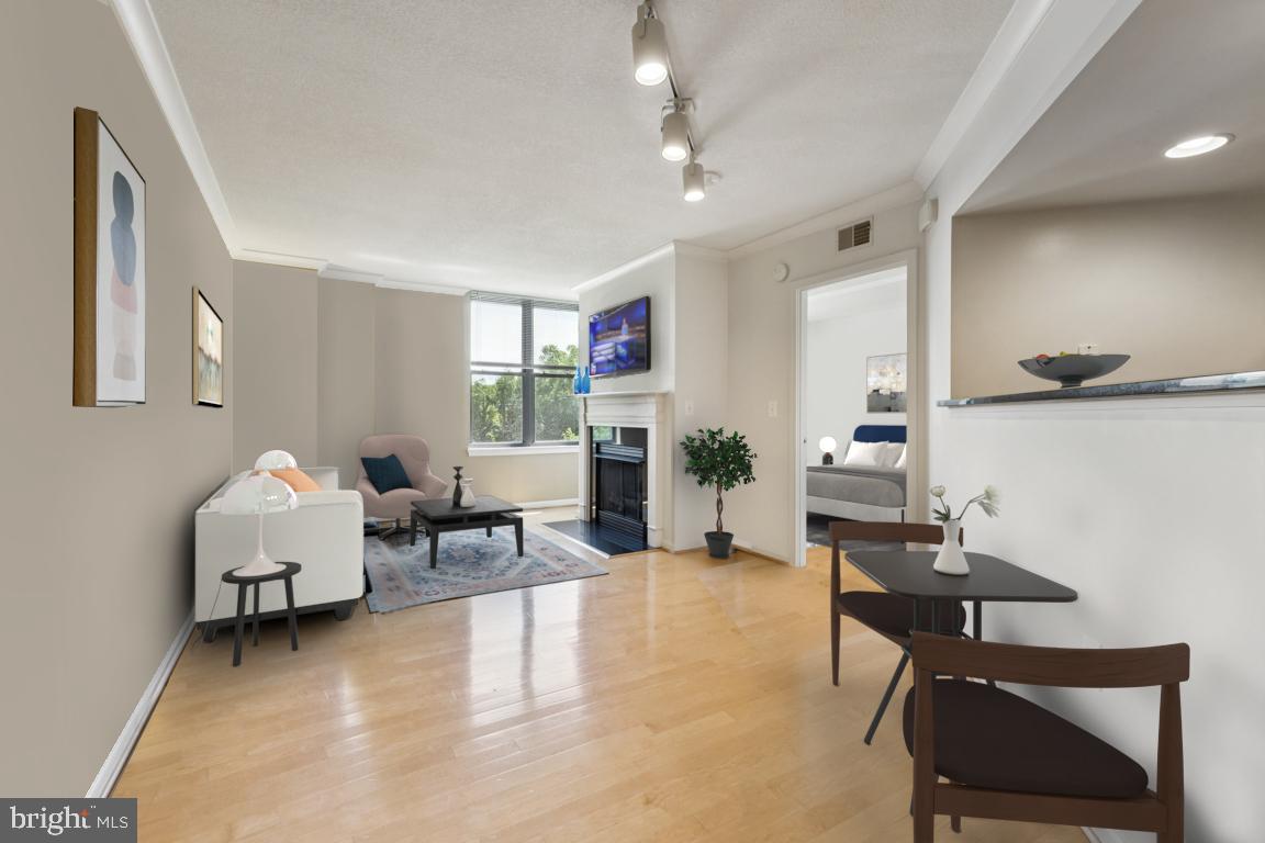 2220 Fairfax Dr #309