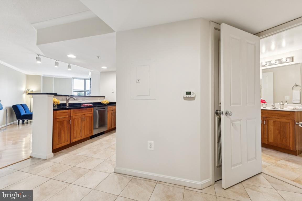 2220 Fairfax Dr #309