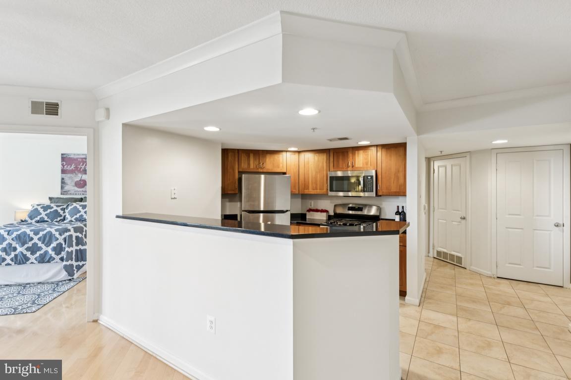 2220 Fairfax Dr #309