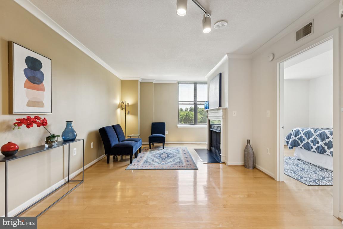 2220 Fairfax Dr #309