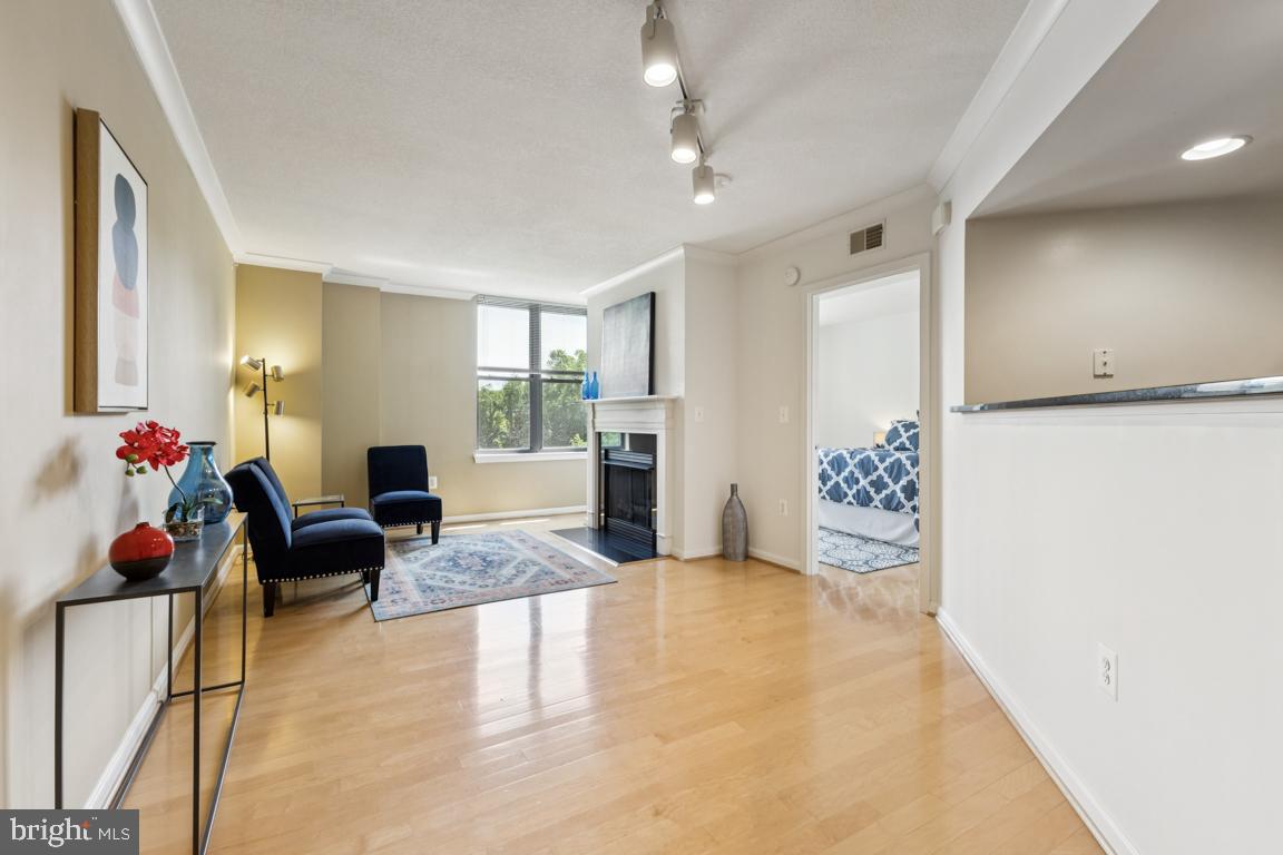 2220 Fairfax Dr #309