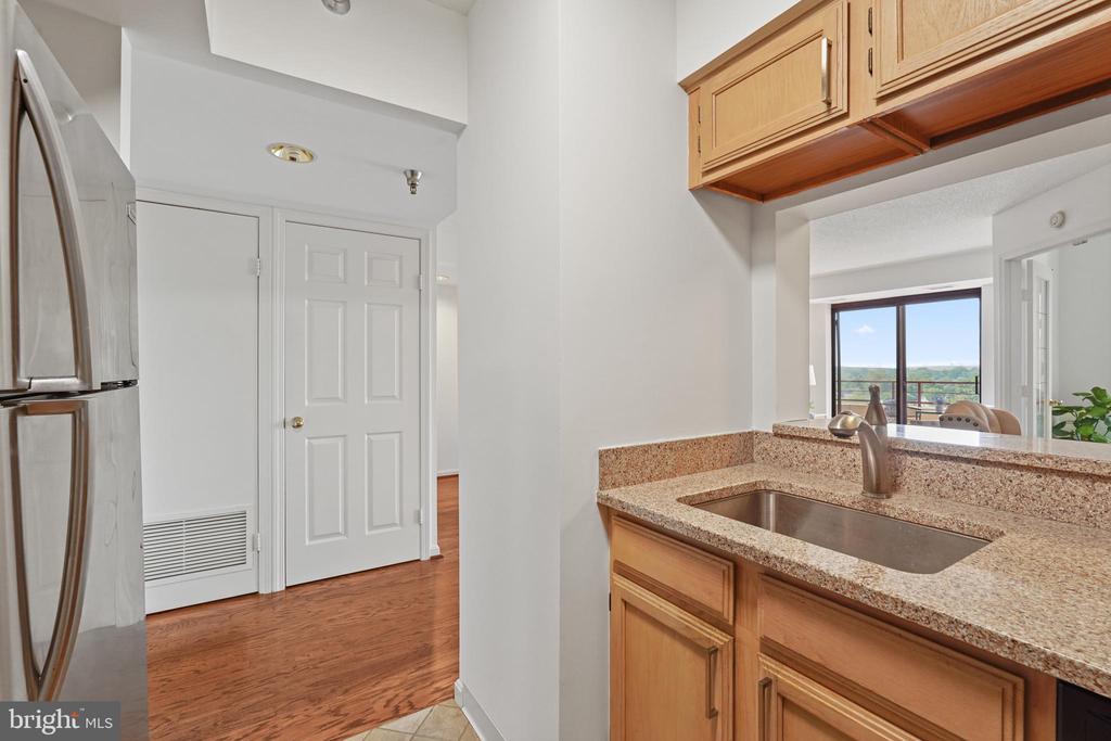 2400 CLARENDON BLVD #1015