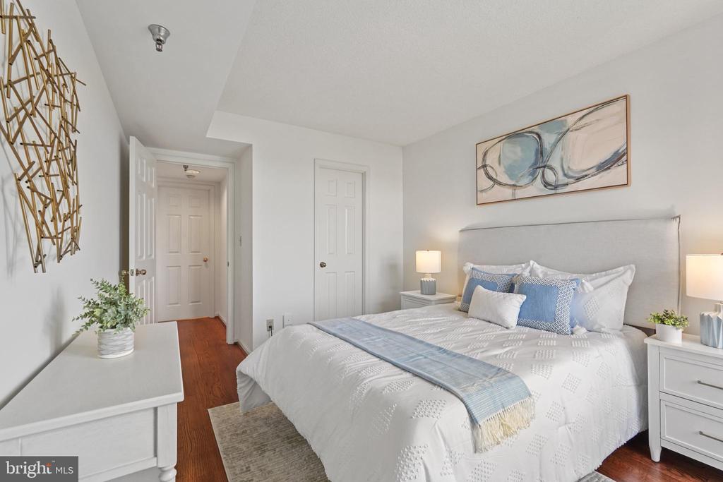 2400 CLARENDON BLVD #1015