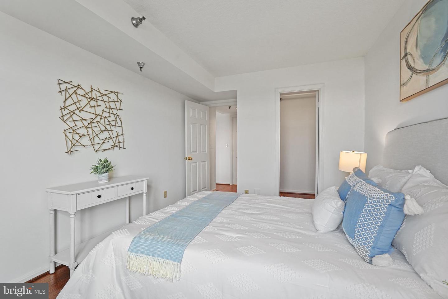 2400 CLARENDON BLVD #1015