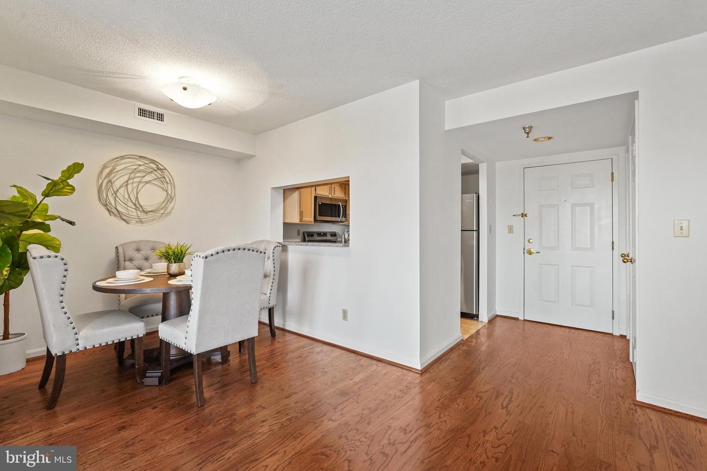 2400 CLARENDON BLVD #1015