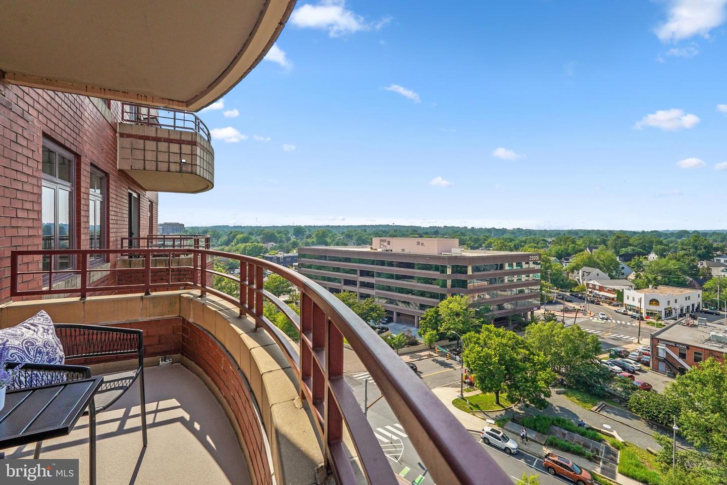 2400 CLARENDON BLVD #1015
