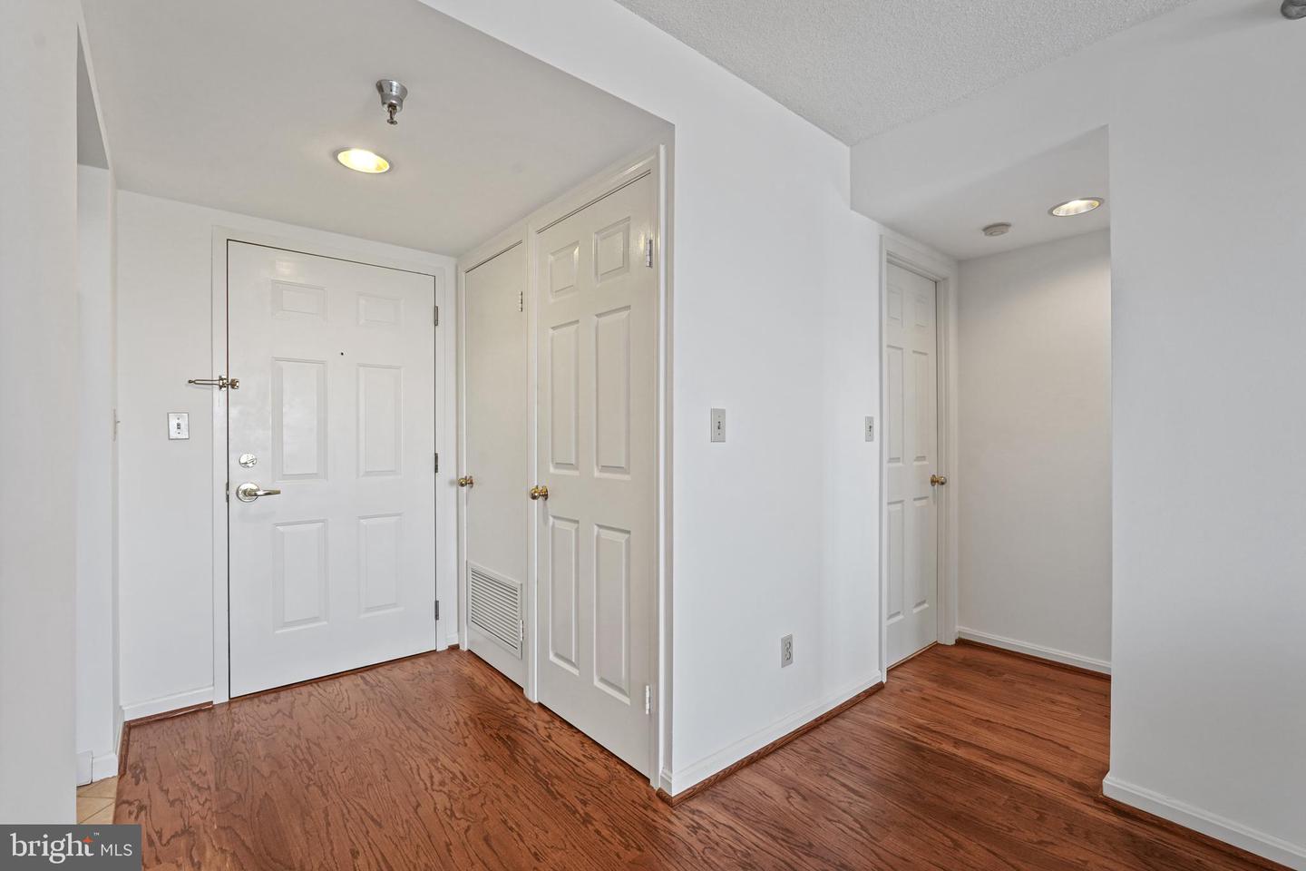2400 CLARENDON BLVD #1015