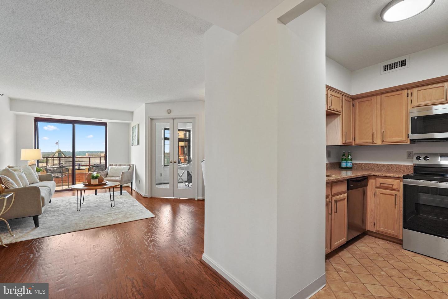 2400 CLARENDON BLVD #1015