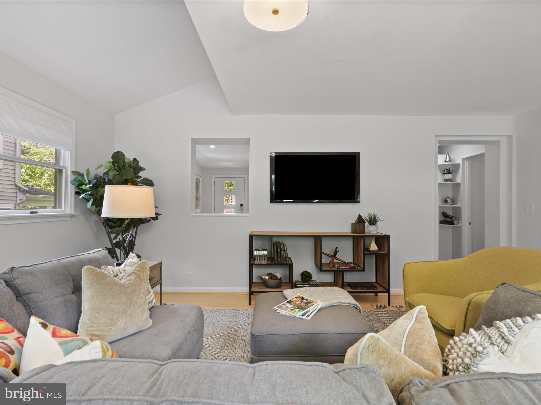 1453 N LONGFELLOW STREET