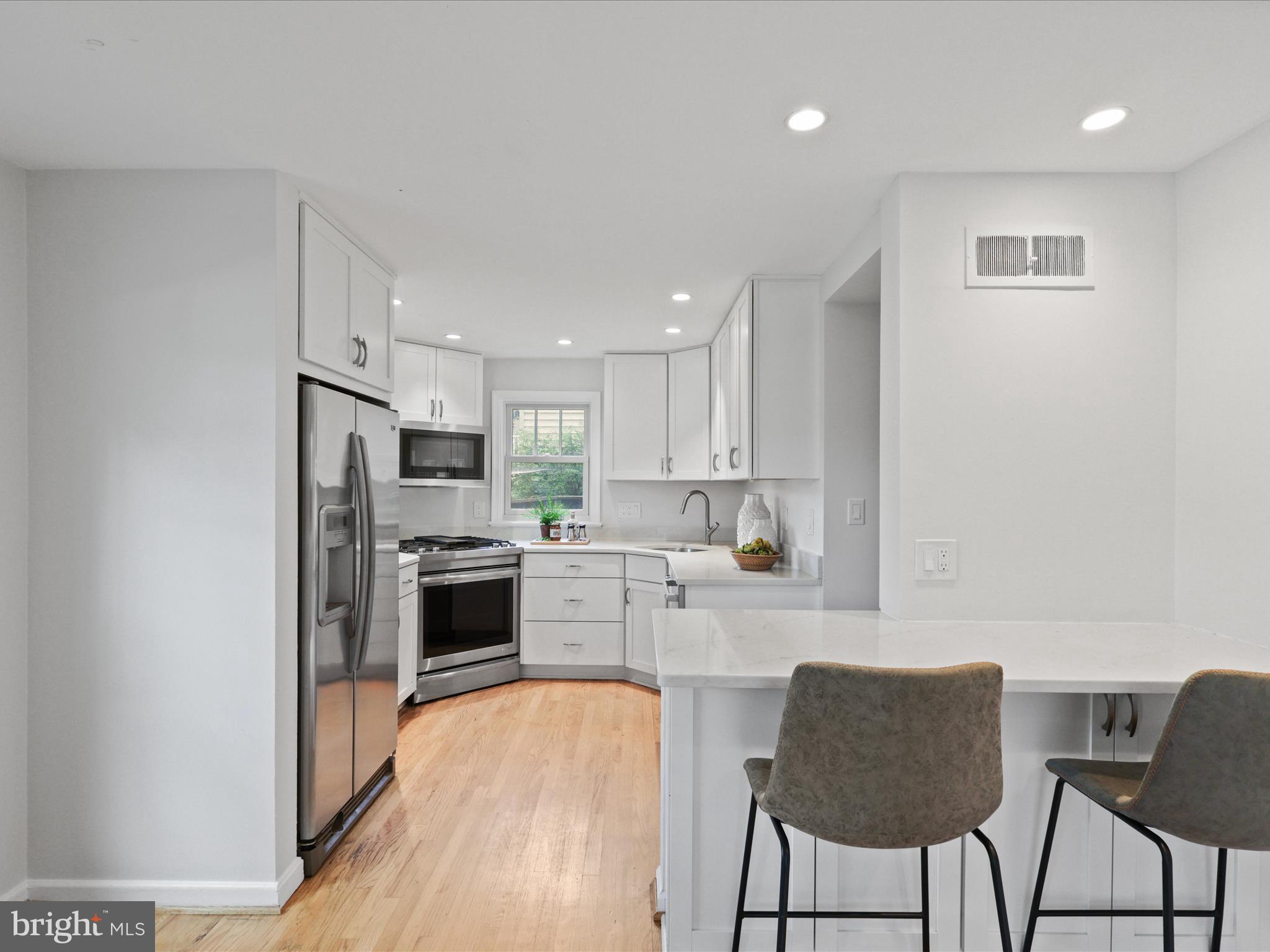 1453 N LONGFELLOW STREET