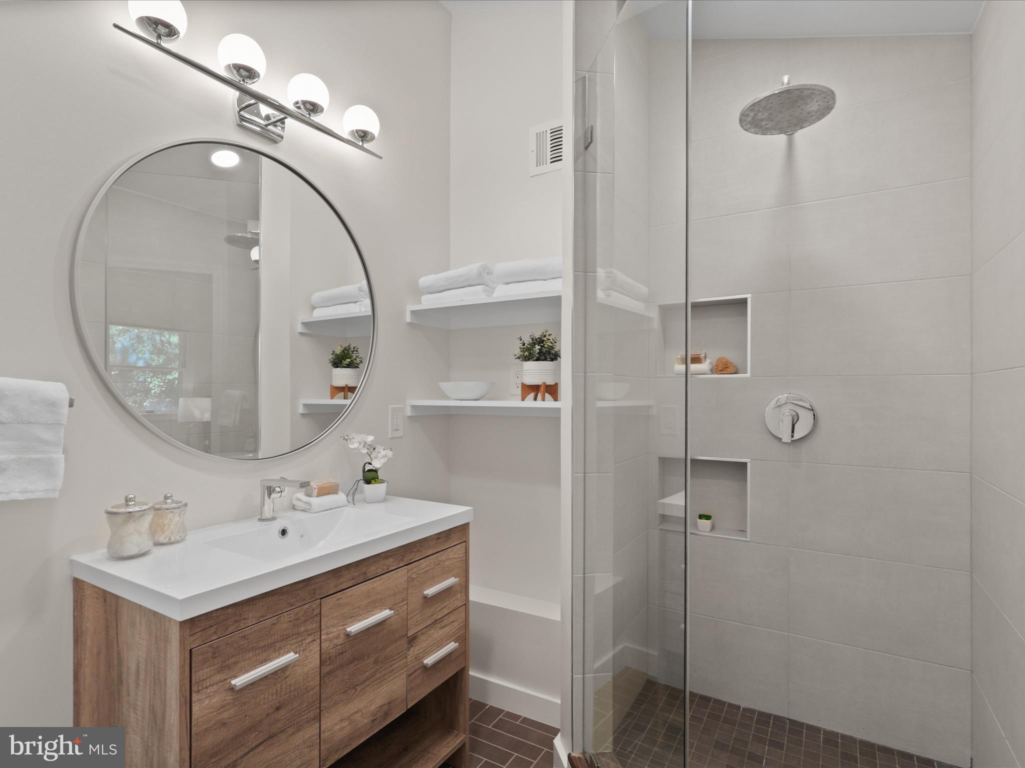 1453 N LONGFELLOW STREET