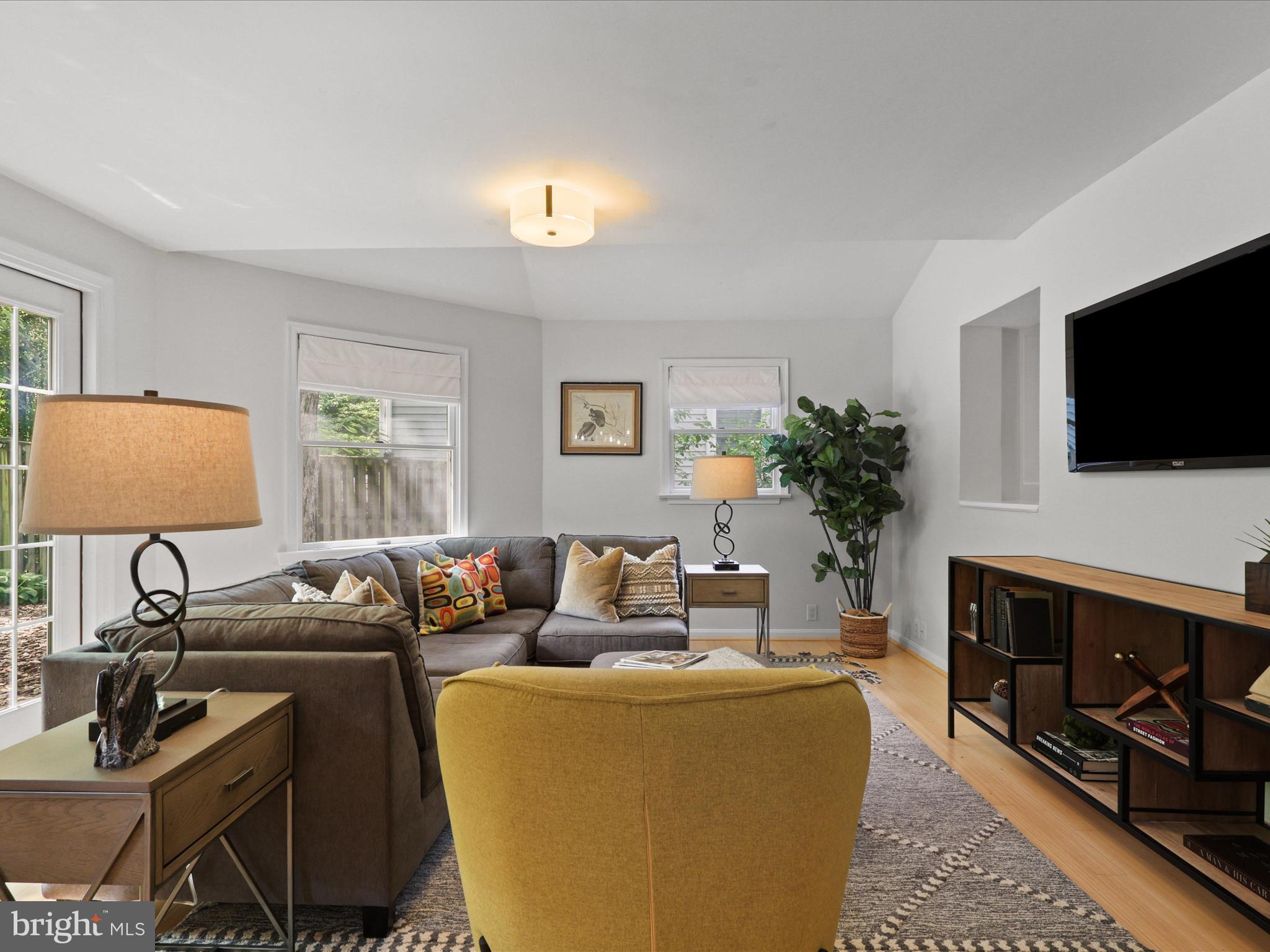 1453 N LONGFELLOW STREET