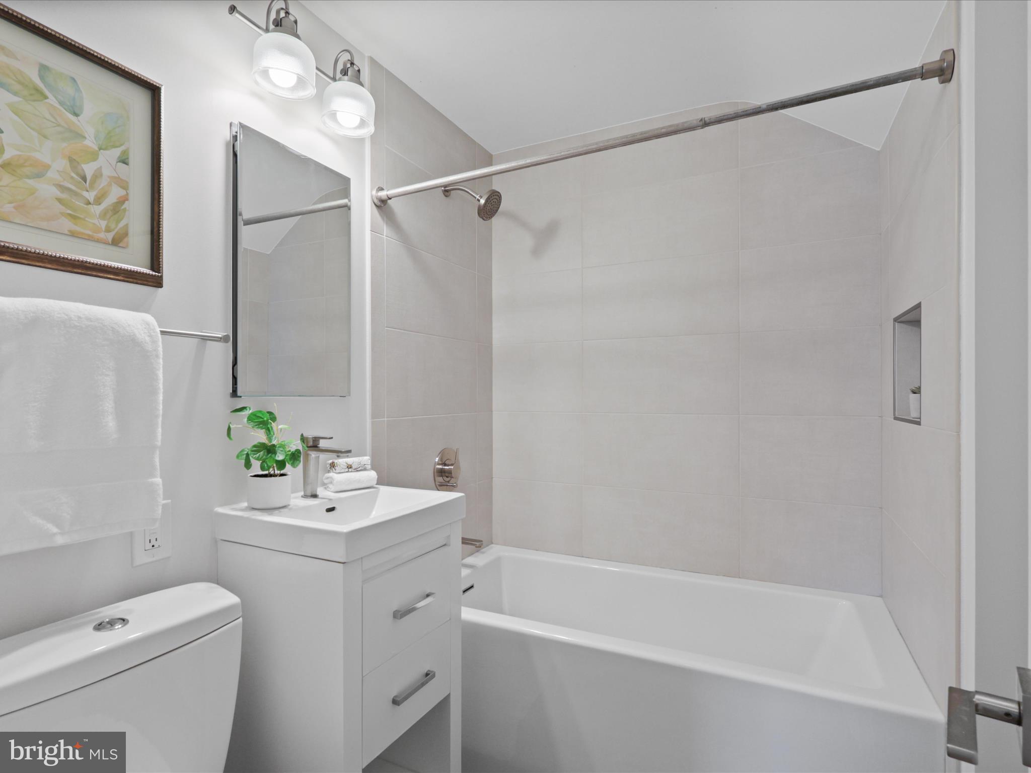 1453 N LONGFELLOW STREET