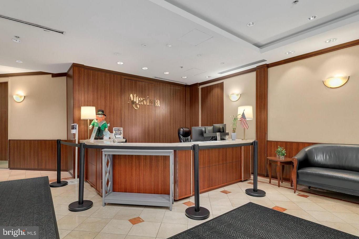 900 N Stafford St #1815