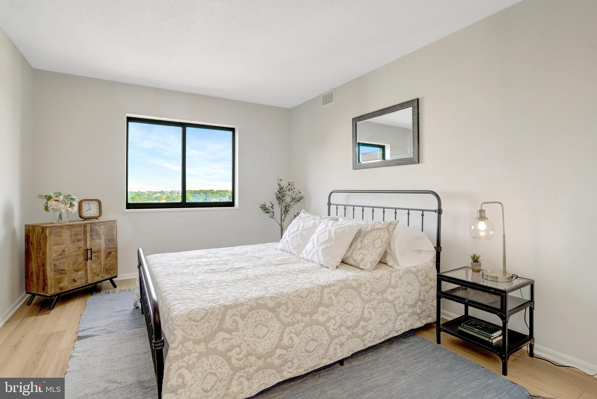 900 N Stafford St #1815