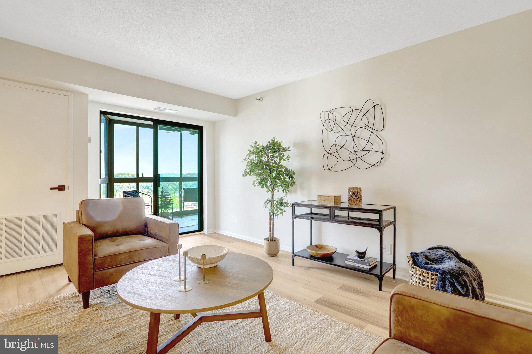 900 N Stafford St #1815