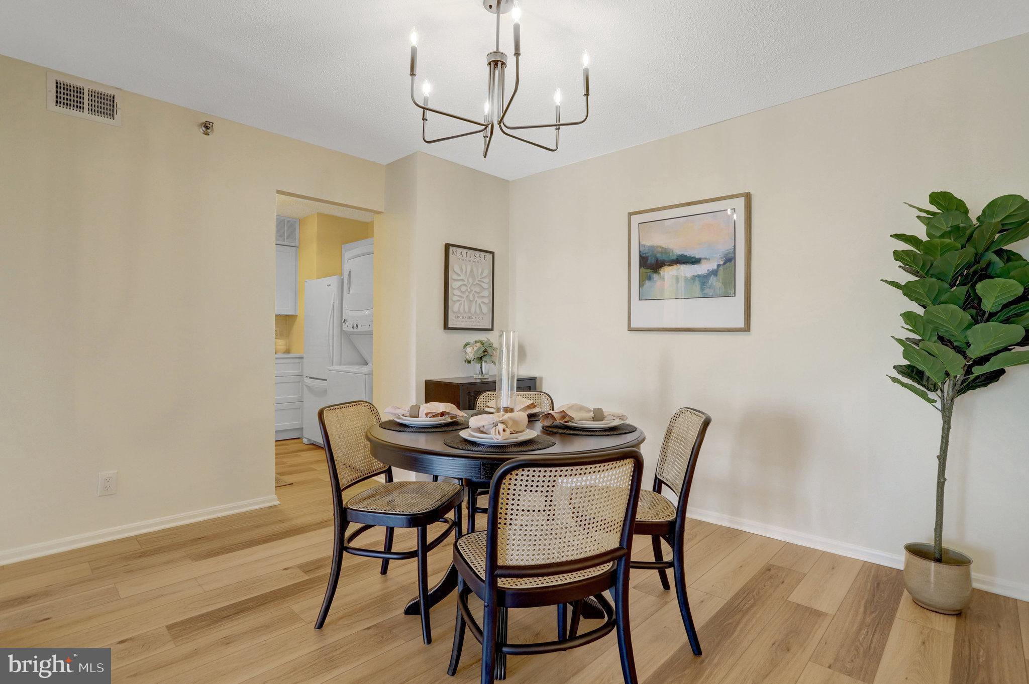 900 N Stafford St #1815