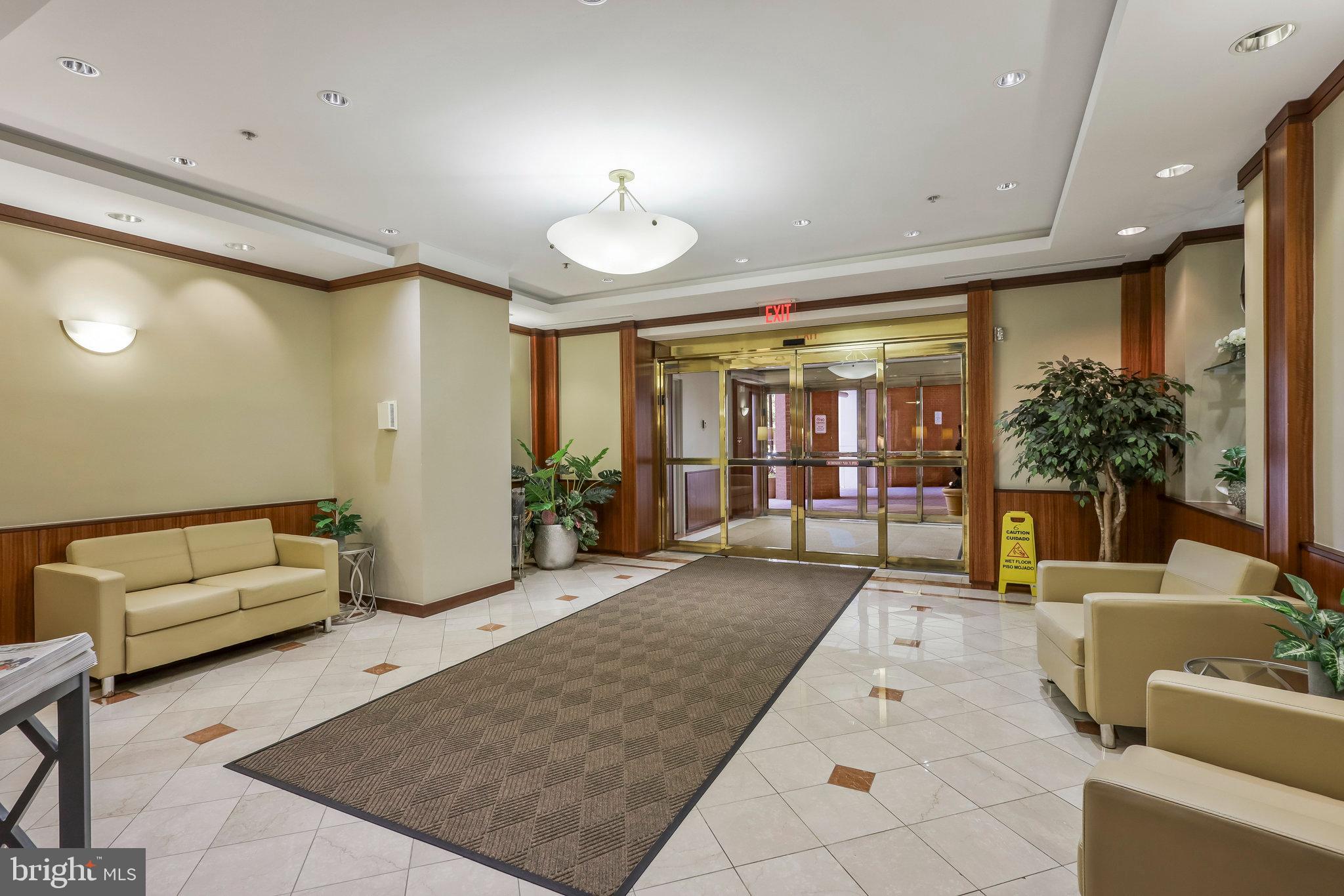 900 N Stafford St #1815