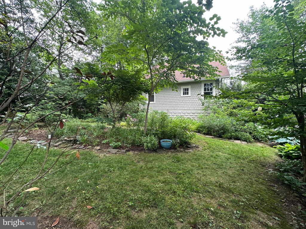 2308 N LEXINGTON STREET