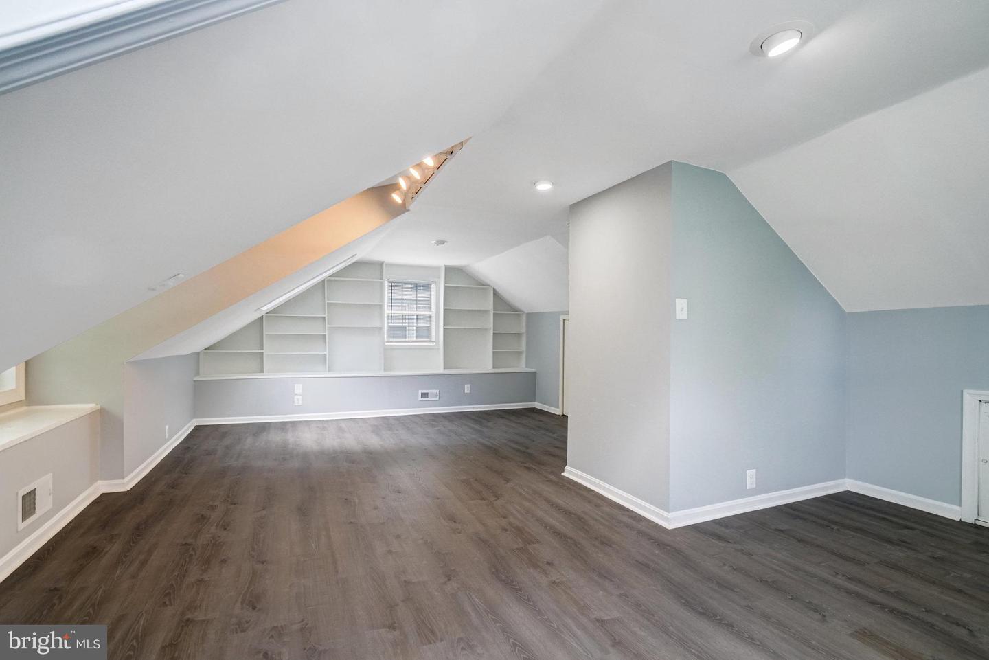 3201 N Pershing Dr