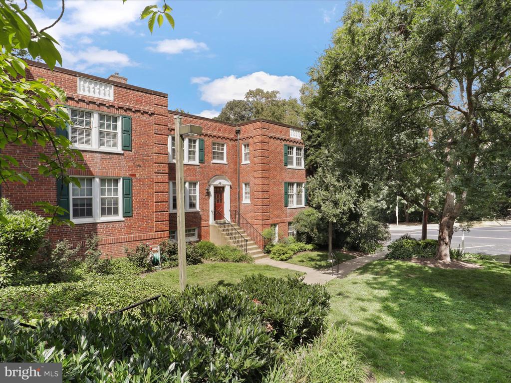 1762 N RHODES STREET 6-353
