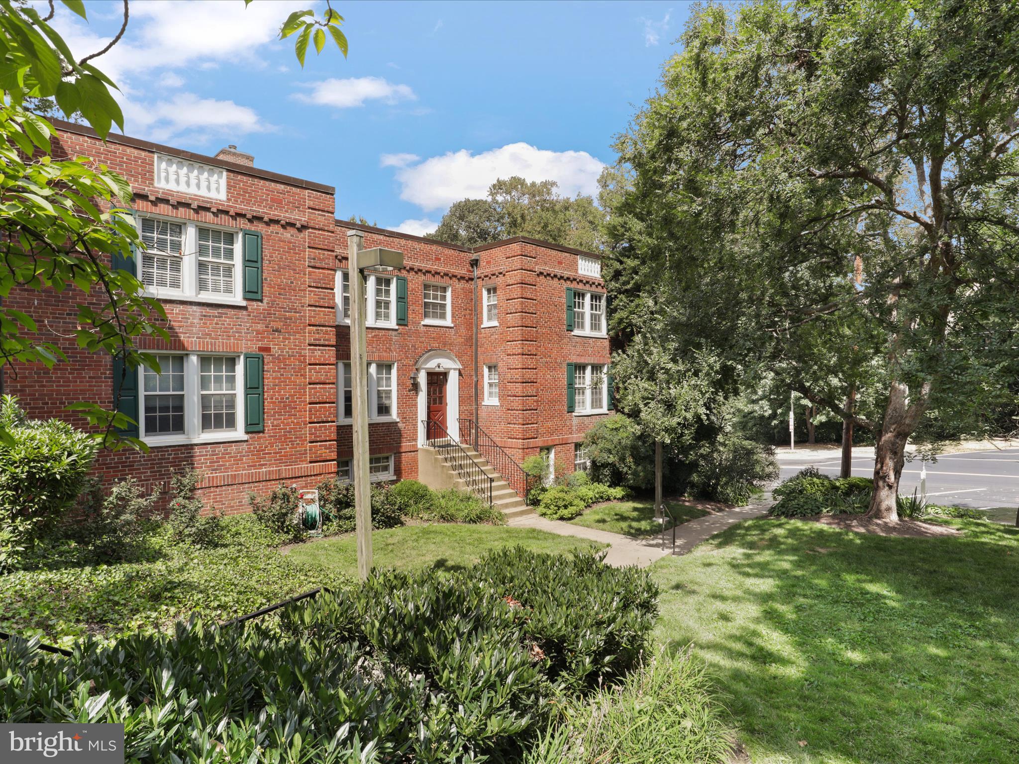 1762 N RHODES STREET 6-353