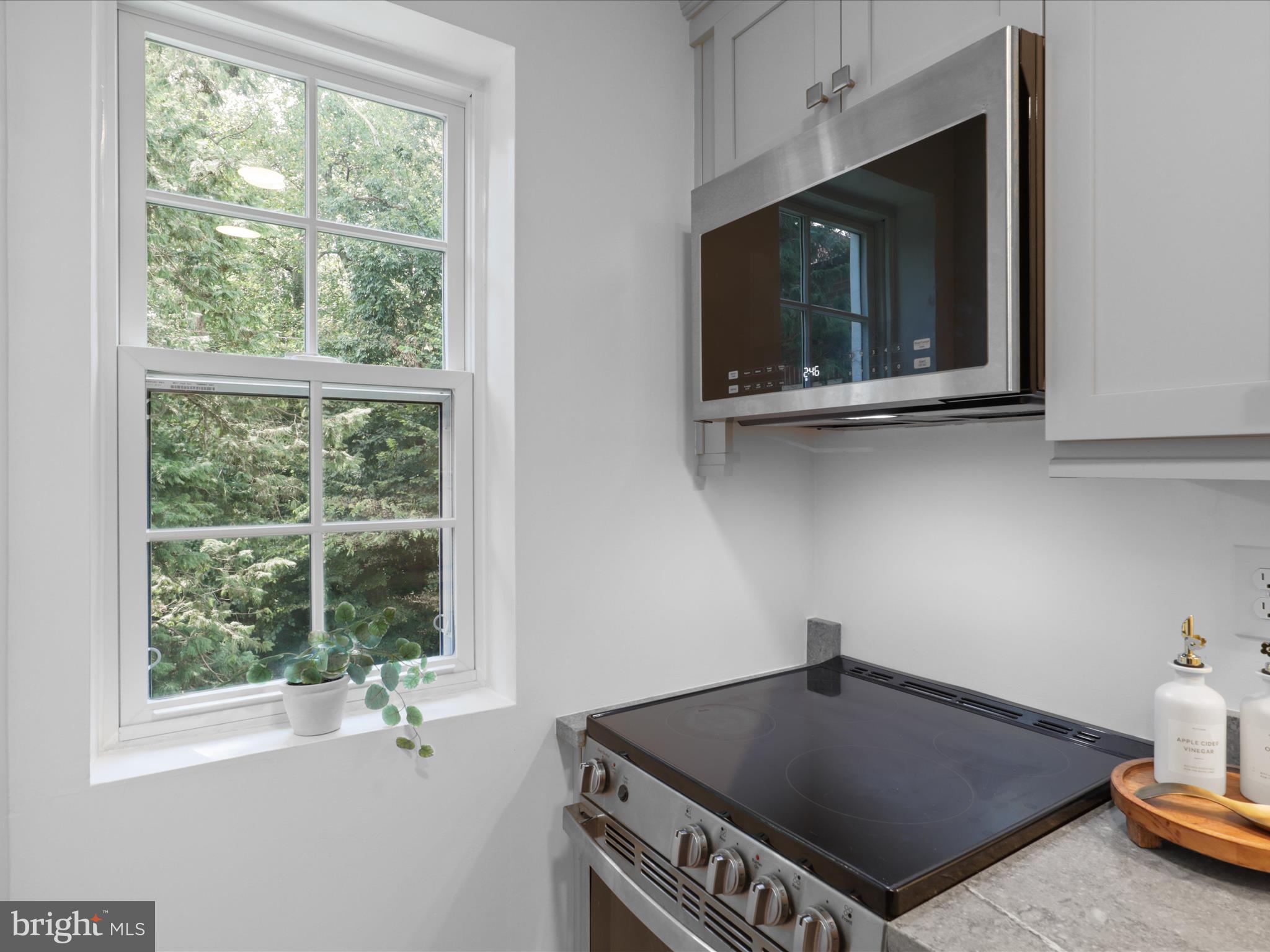 1762 N RHODES STREET 6-353