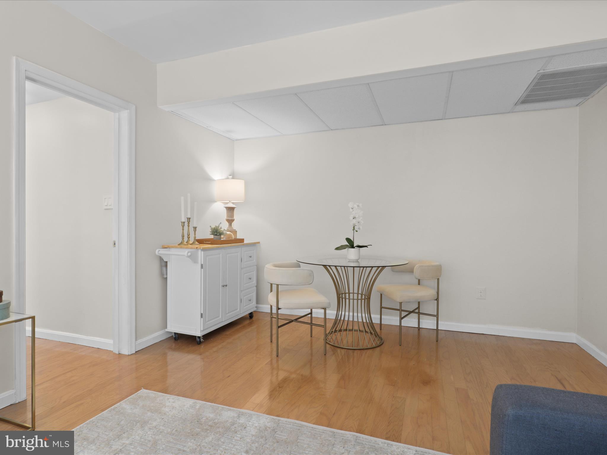 1762 N RHODES STREET 6-353