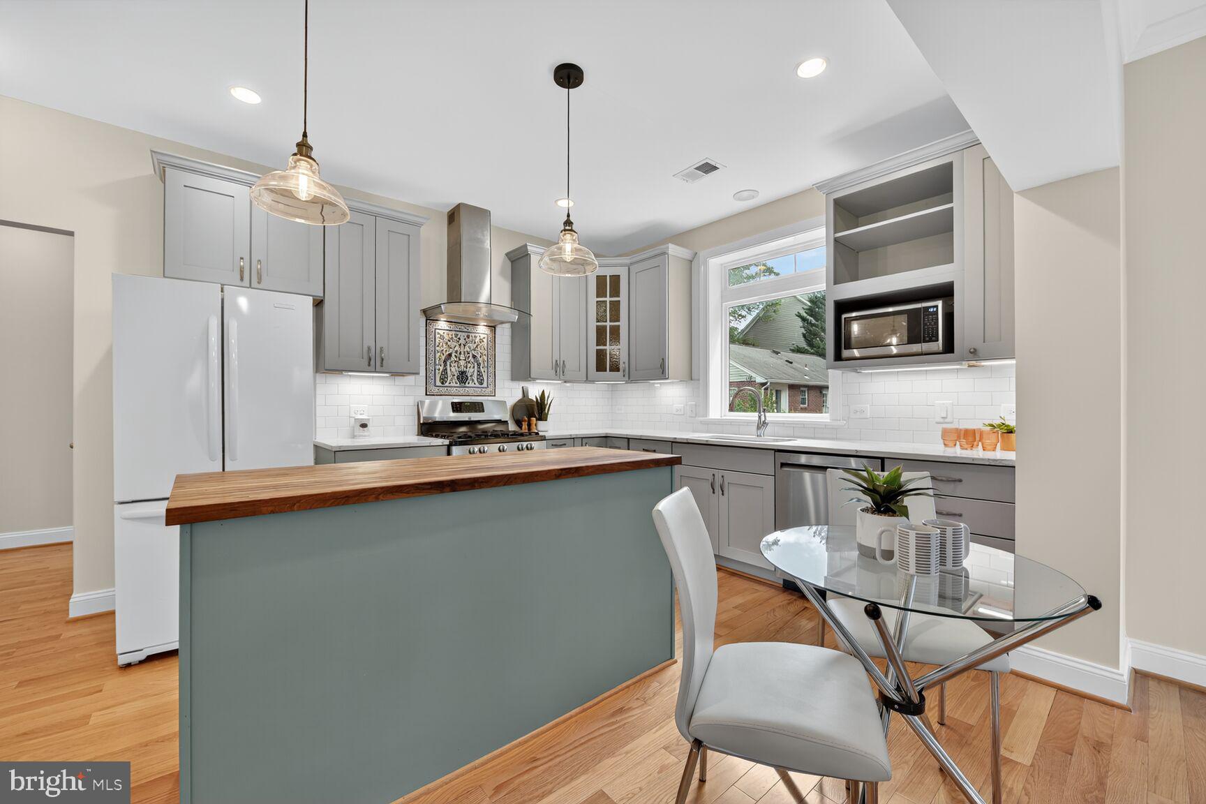 2828 N VAN BUREN STREET