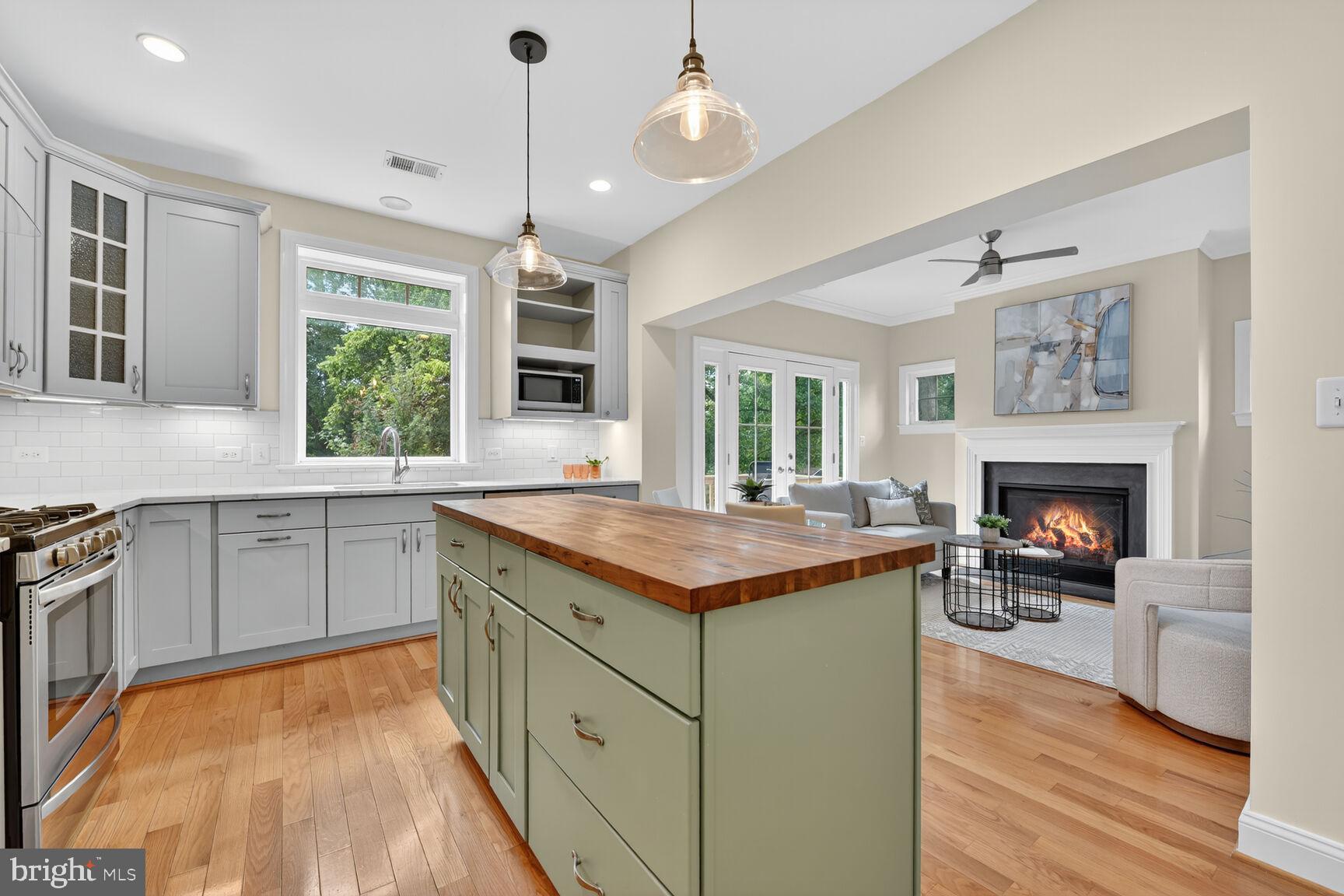 2828 N VAN BUREN STREET