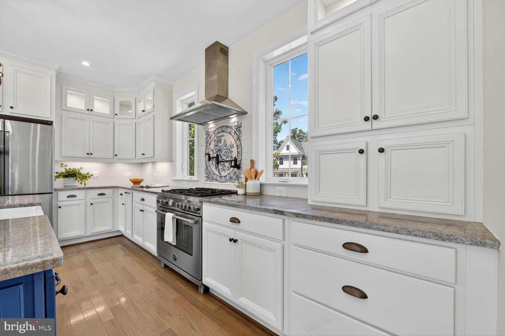 2828 N VAN BUREN STREET