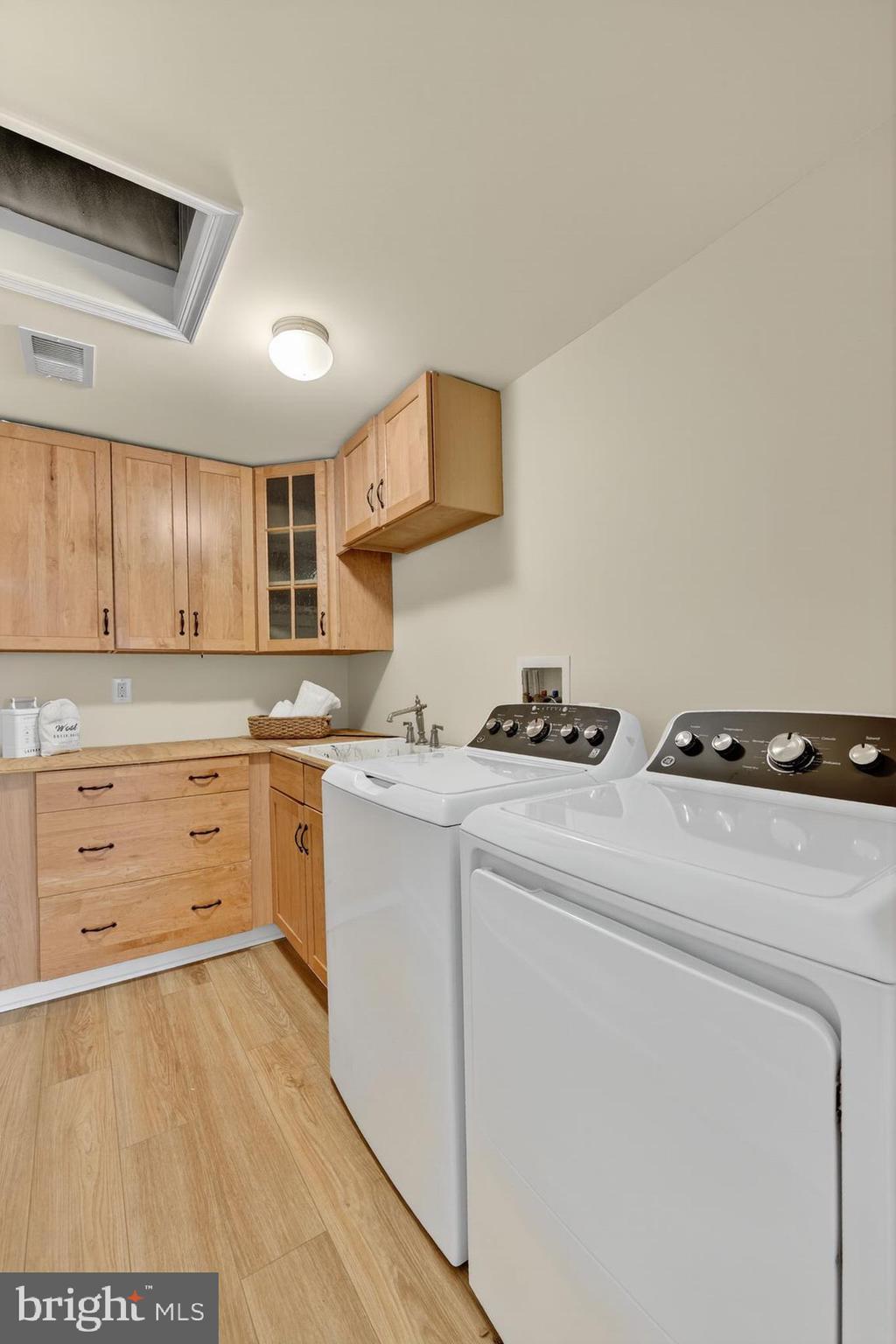 2828 N VAN BUREN STREET