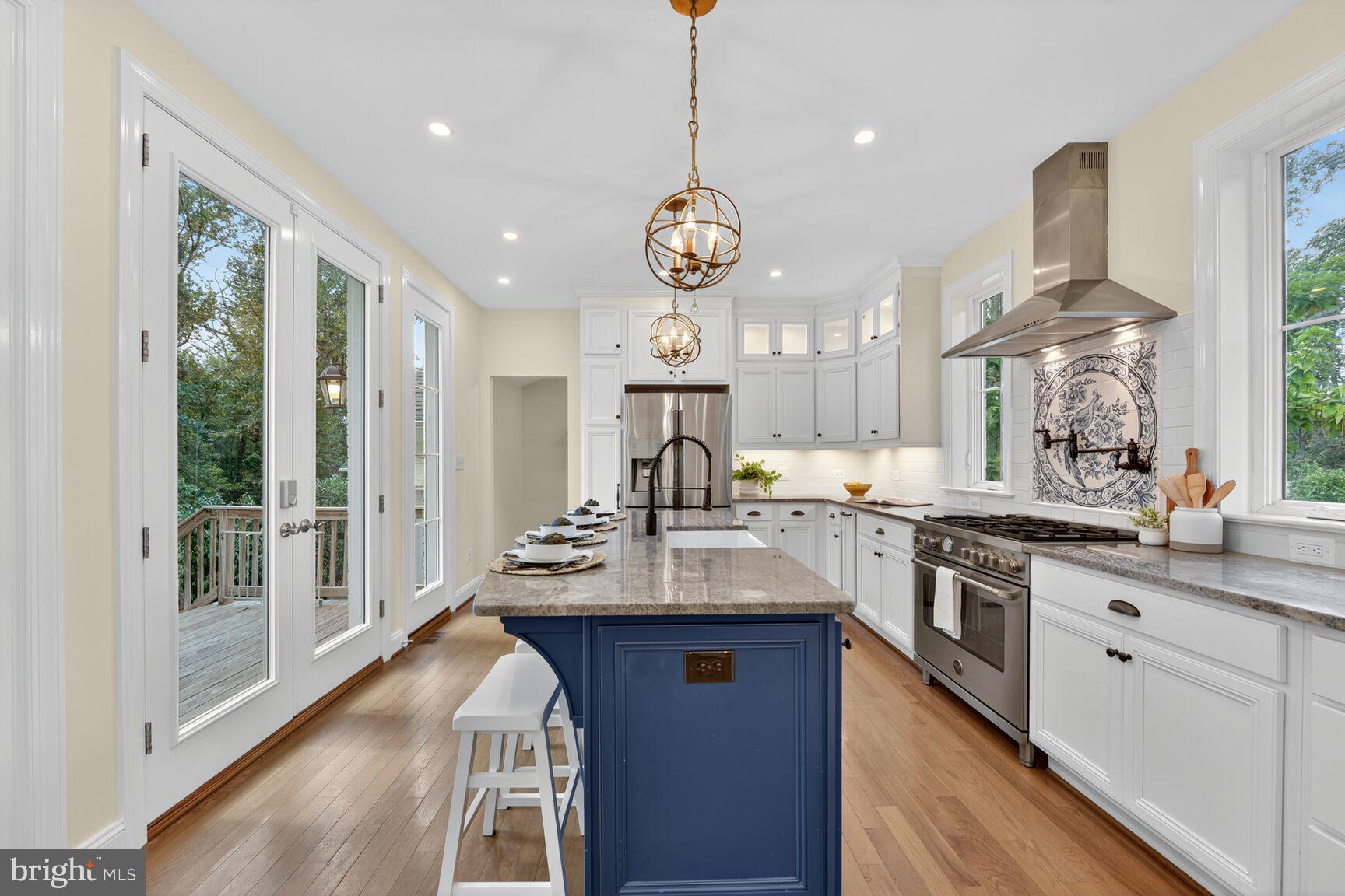 2828 N VAN BUREN STREET