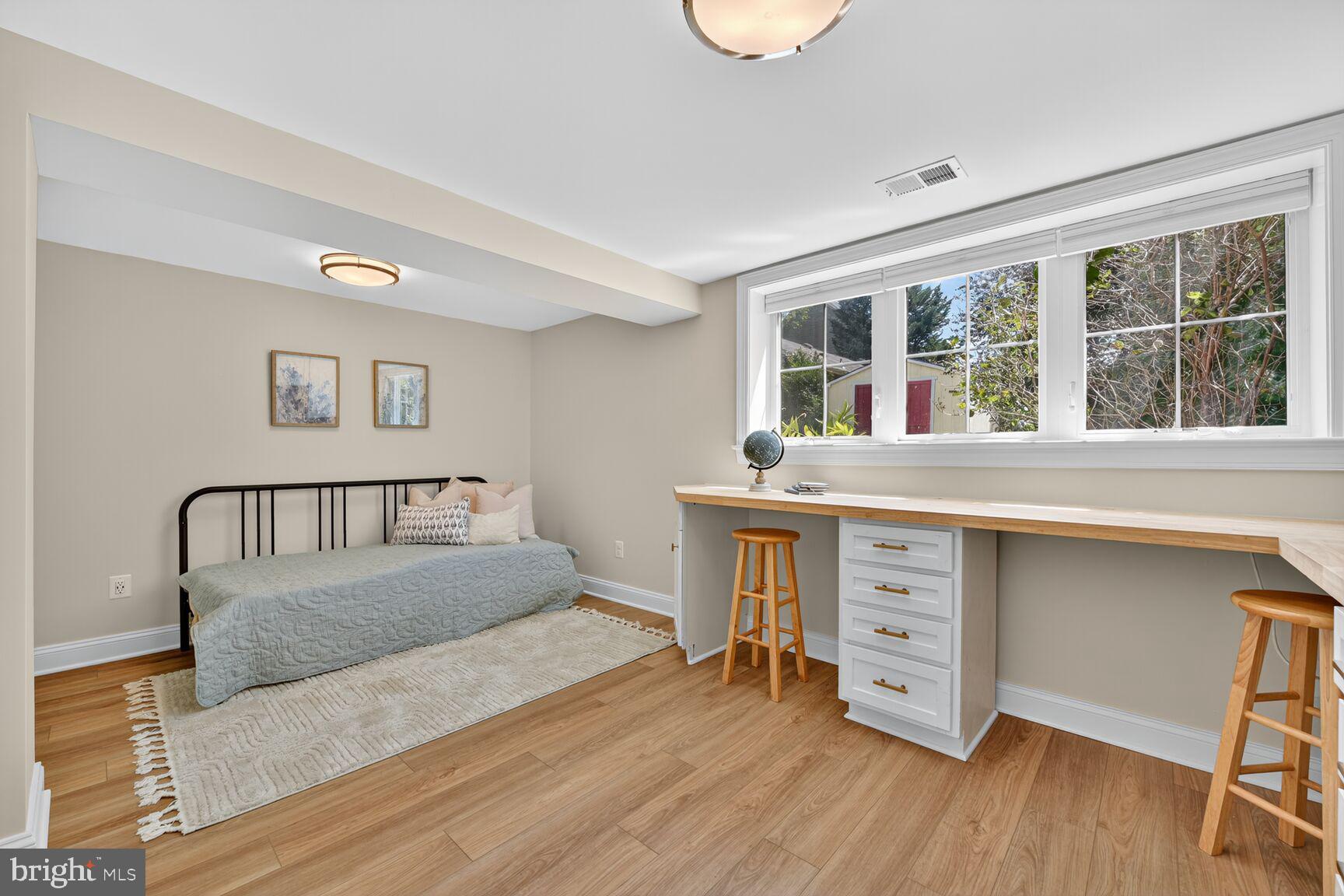 2828 N VAN BUREN STREET