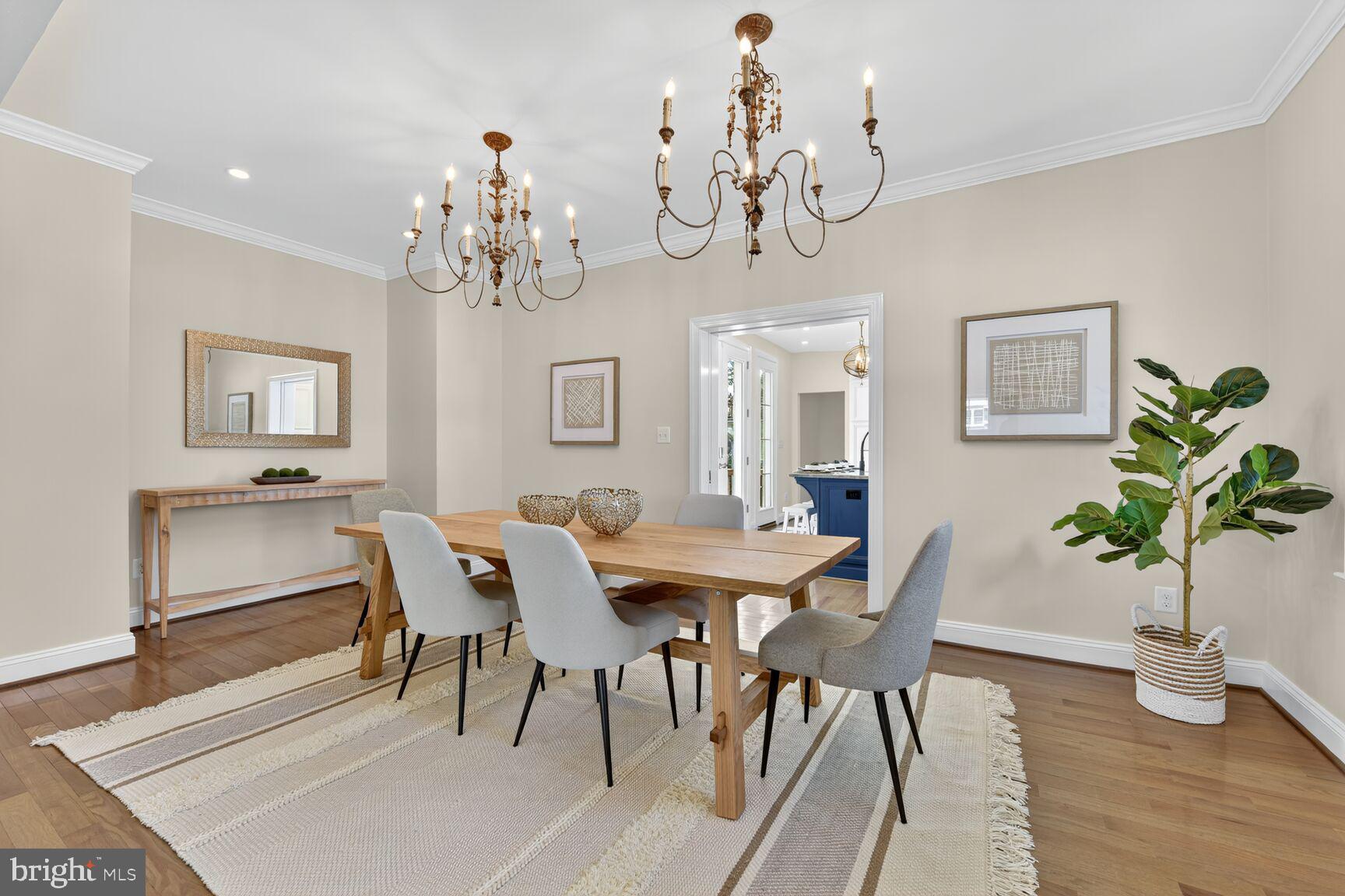 2828 N VAN BUREN STREET