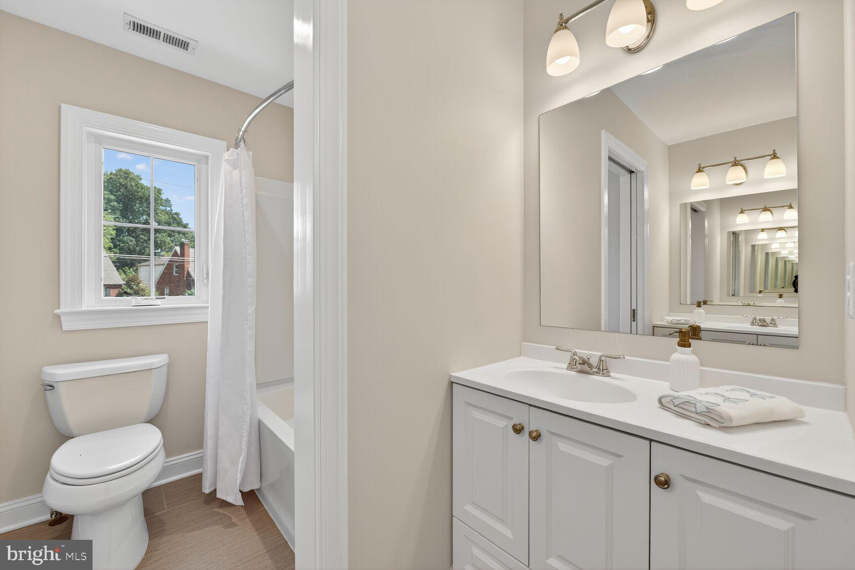 2828 N VAN BUREN STREET