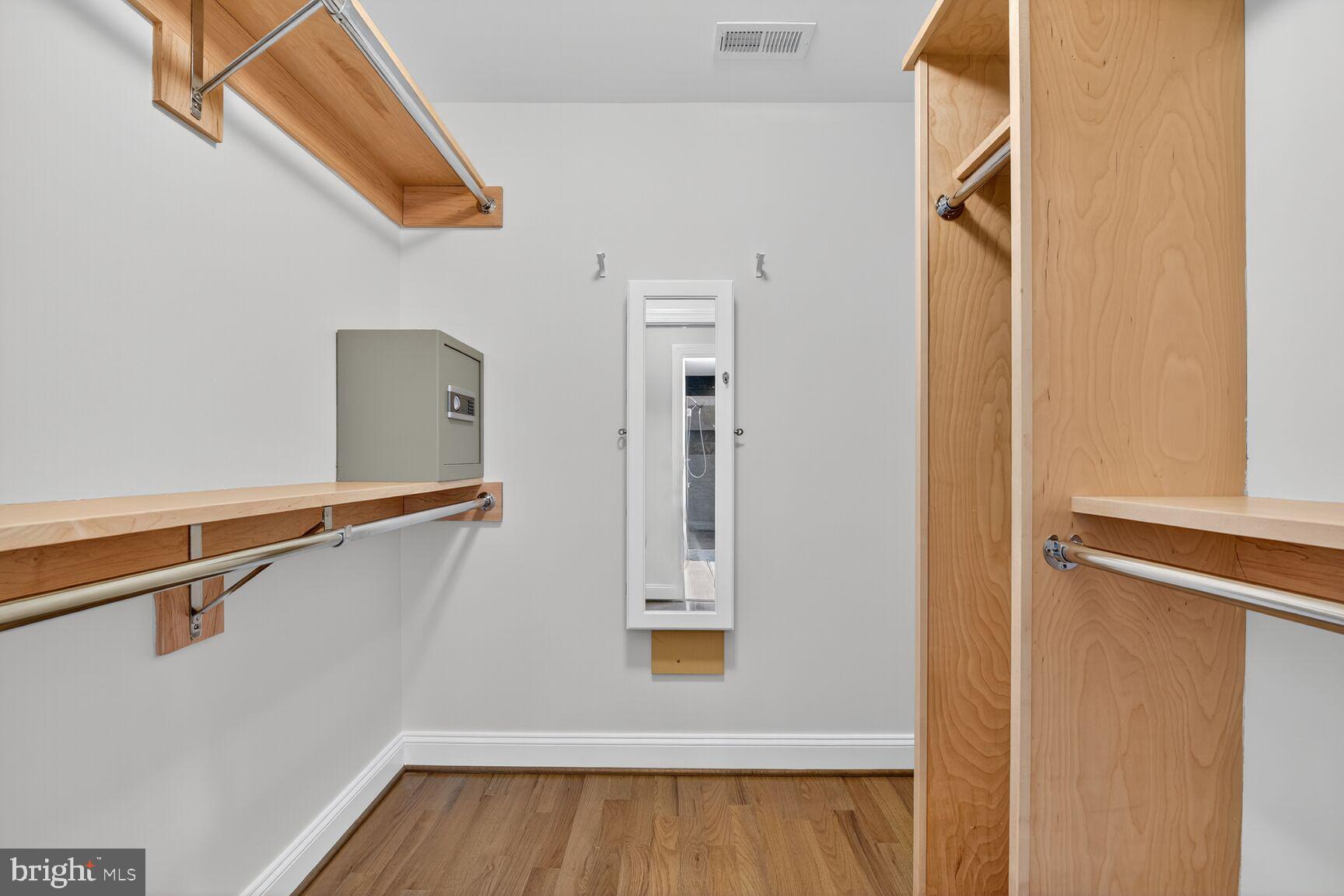 2828 N VAN BUREN STREET