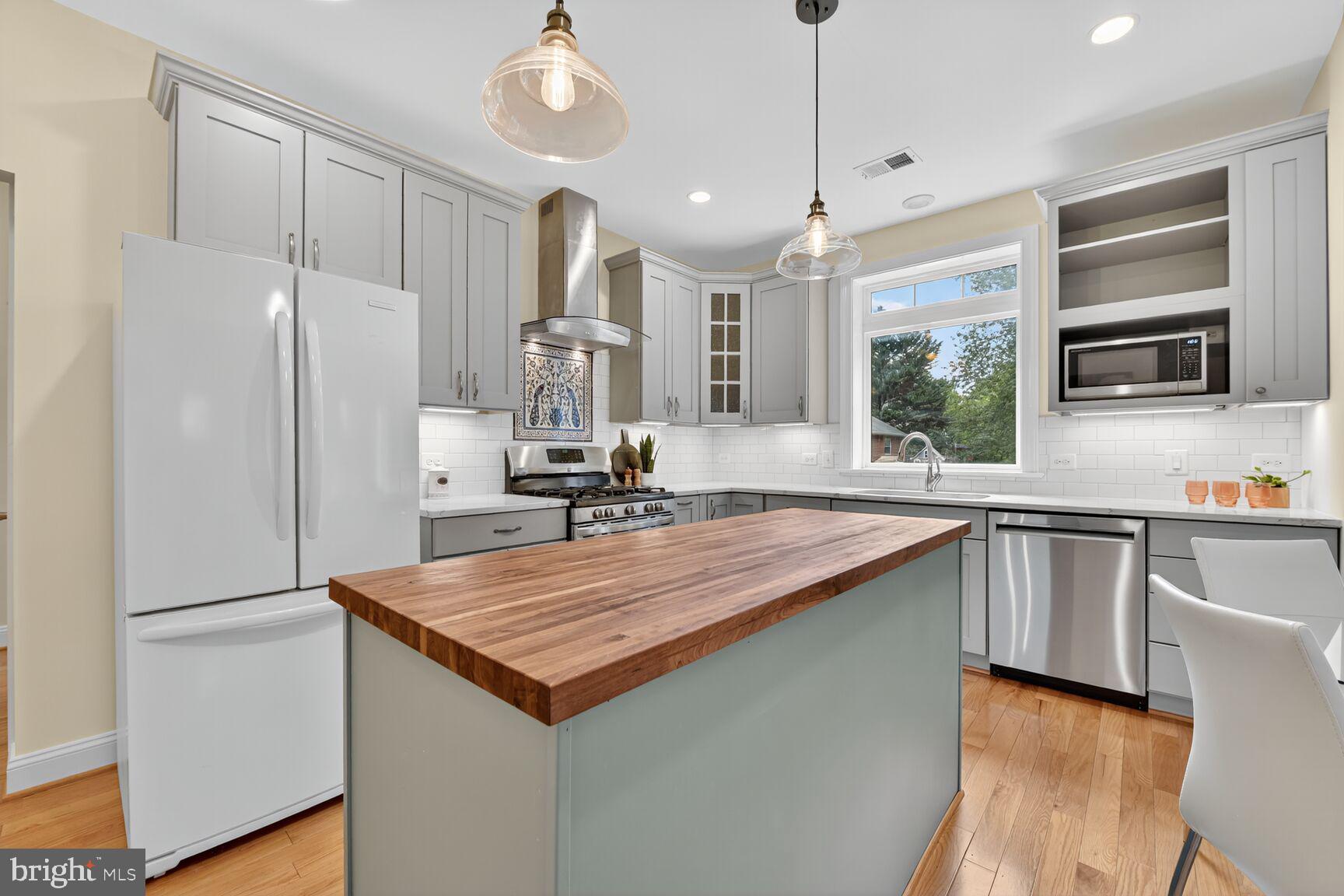 2828 N VAN BUREN STREET