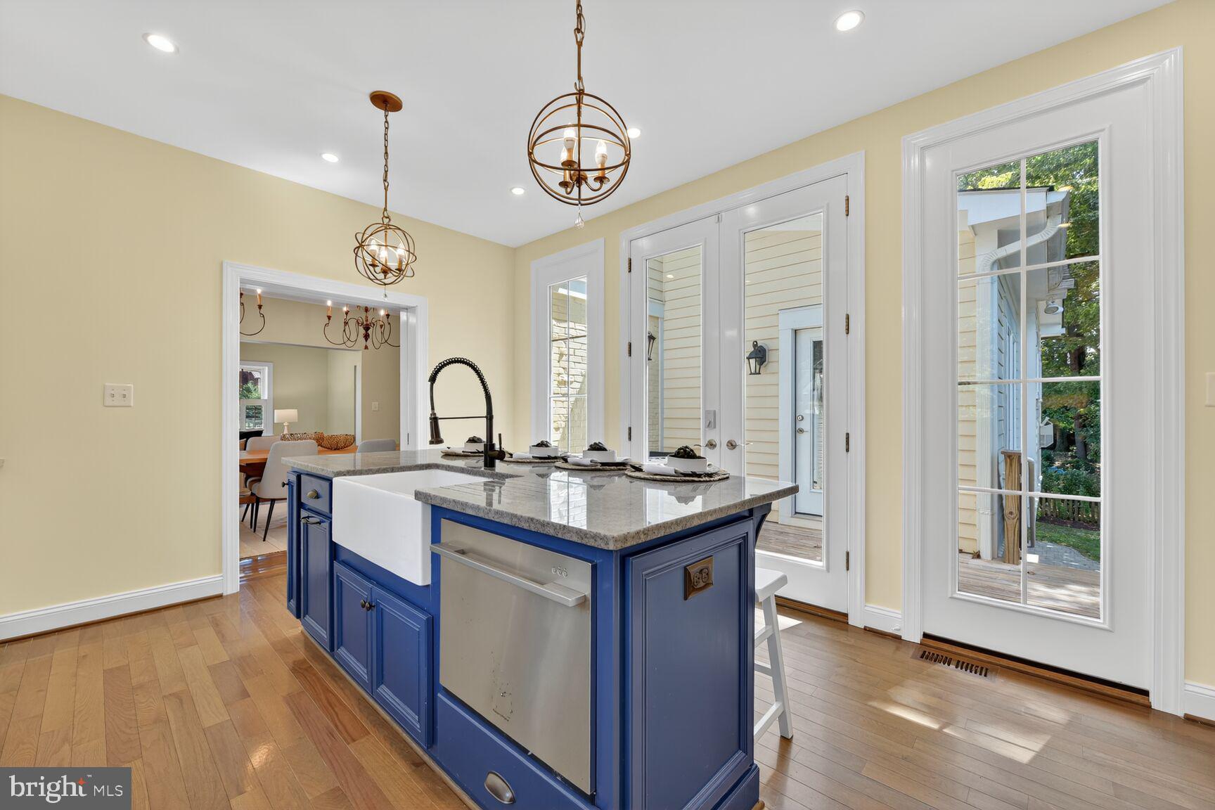 2828 N VAN BUREN STREET