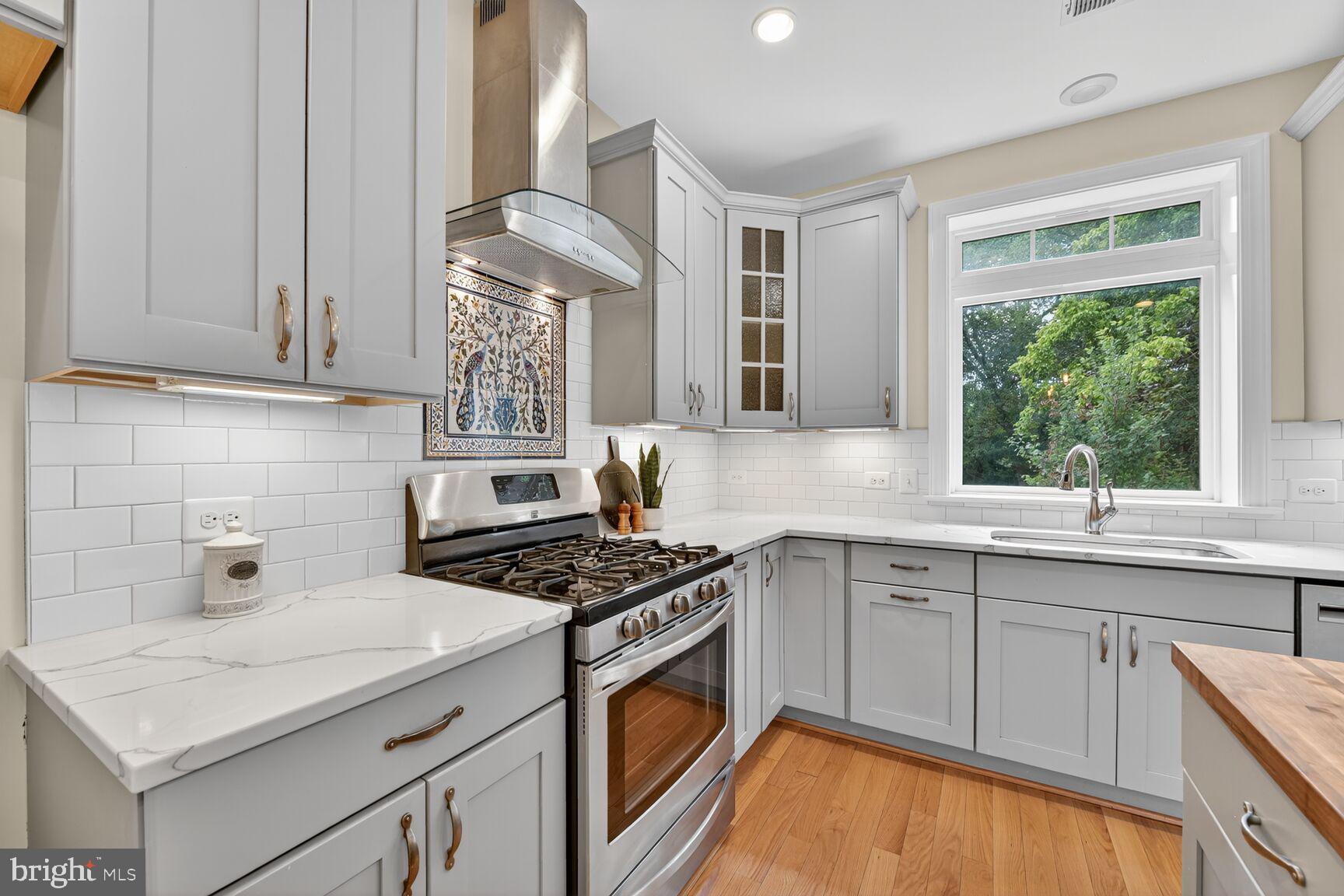 2828 N VAN BUREN STREET