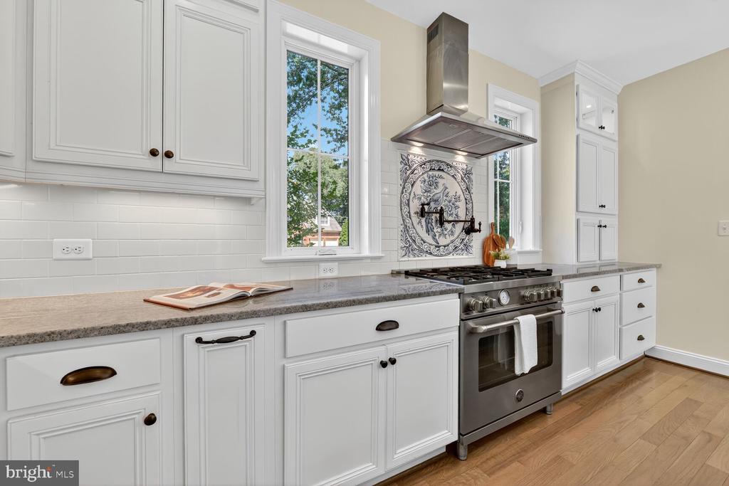 2828 N VAN BUREN STREET