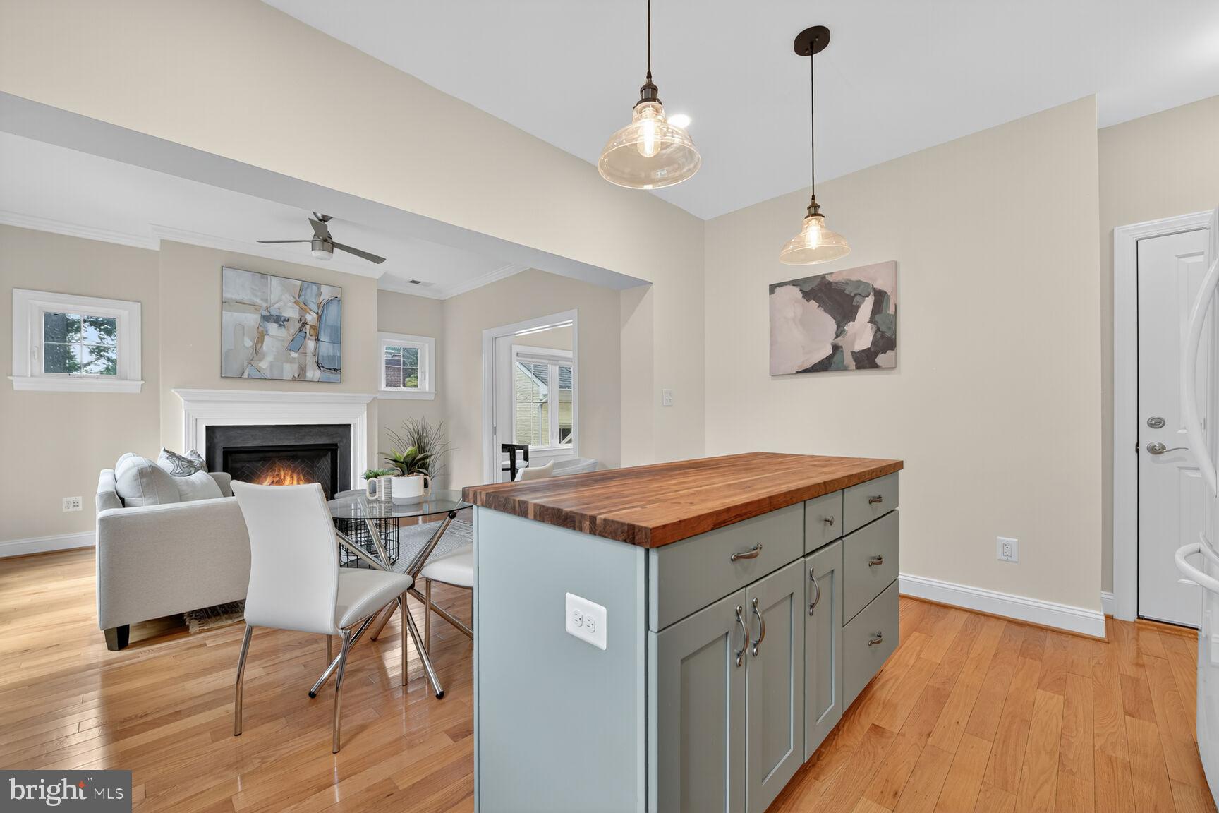 2828 N VAN BUREN STREET